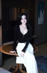 Áo Thun Nút Cổ V