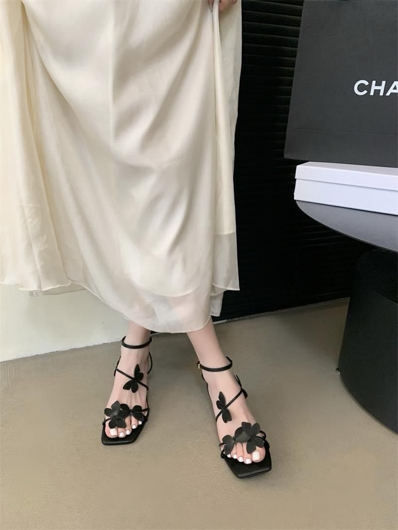 Guốc Dây Đính Bướm