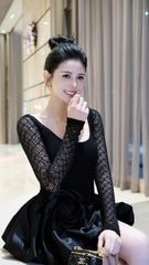 Đầm Ren Cổ U Đính Bông