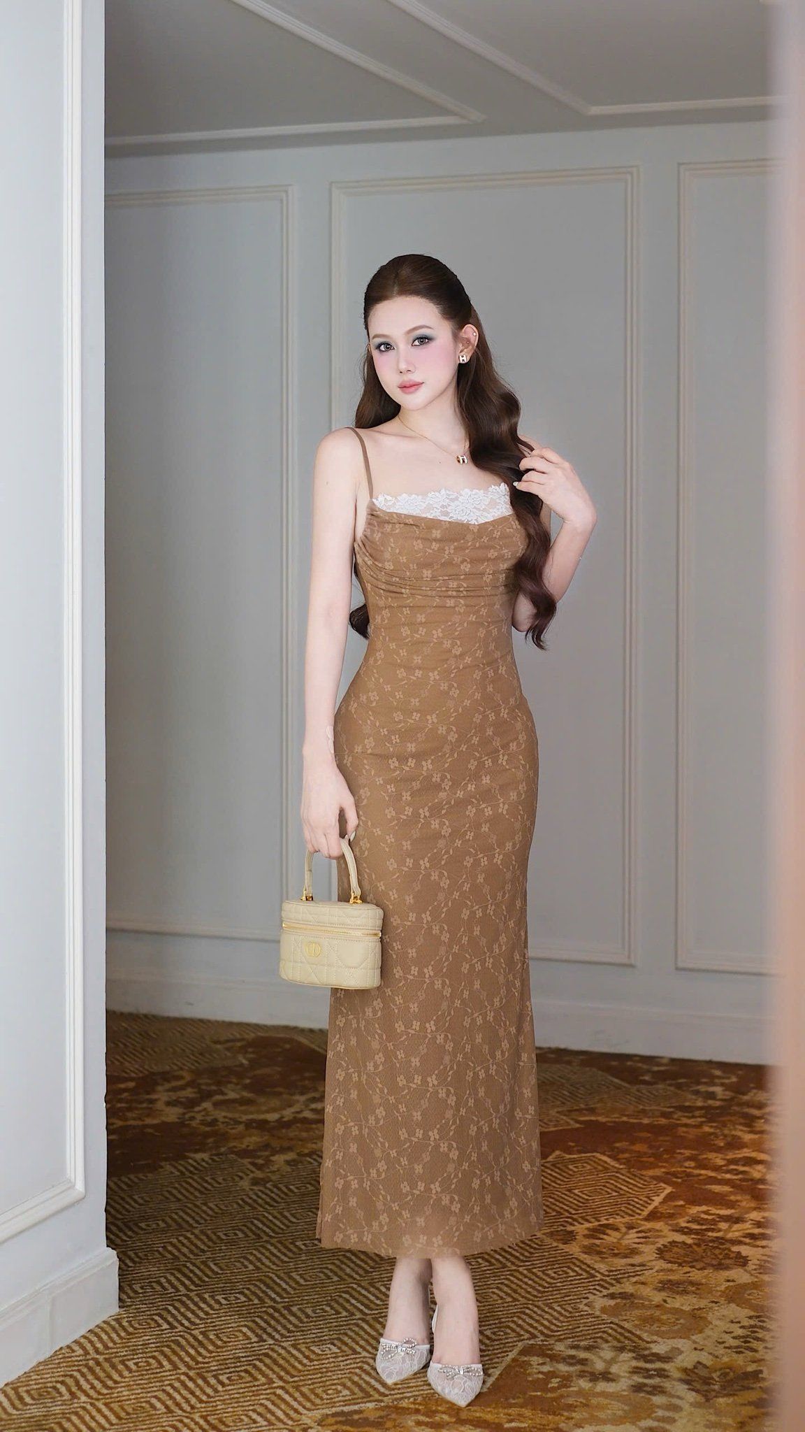 Đầm Cổ Đổ Cột Dây Sau