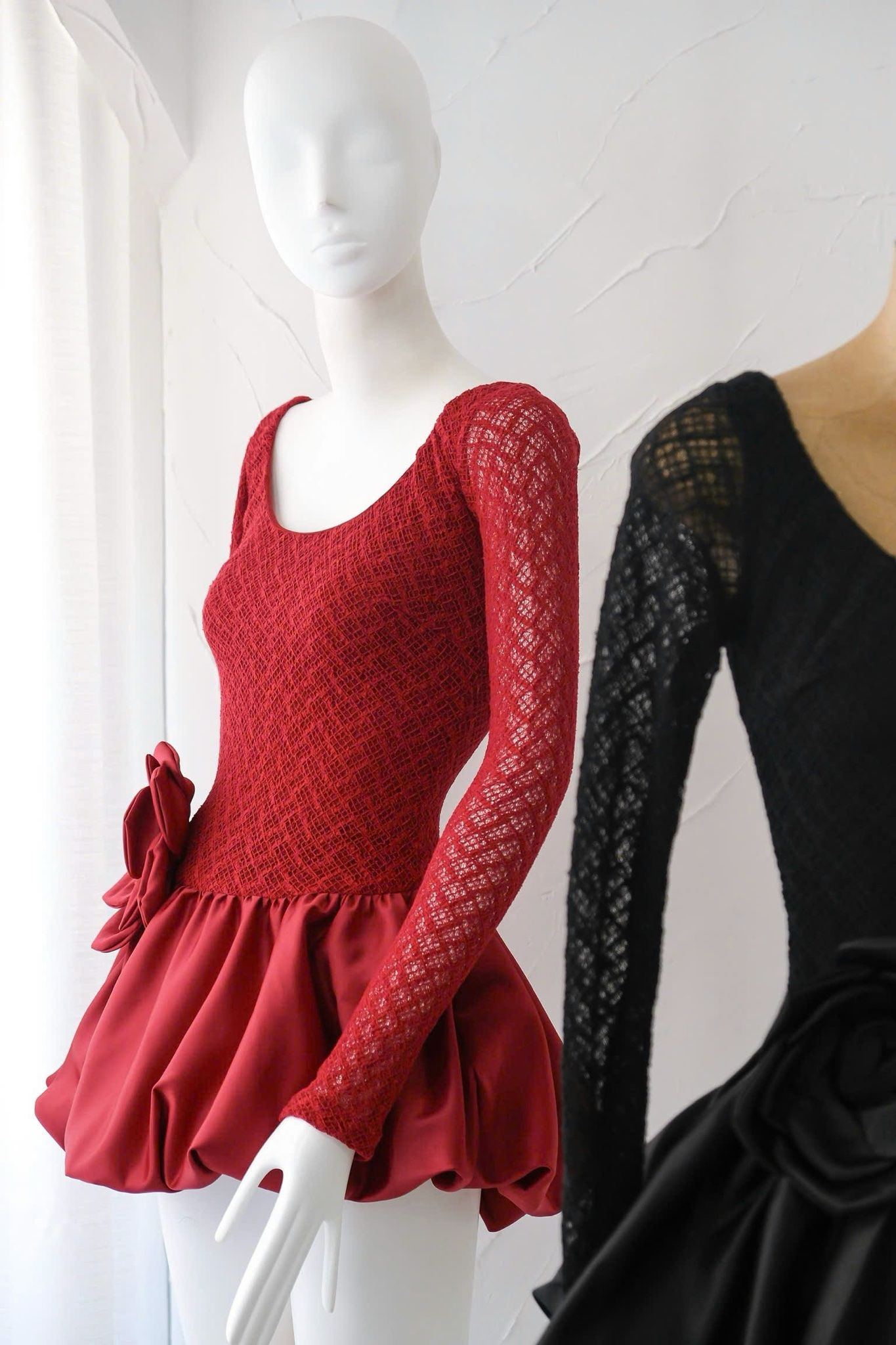 Đầm Ren Cổ U Đính Bông