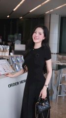 Đầm Thun Trơn Kèm Hoa