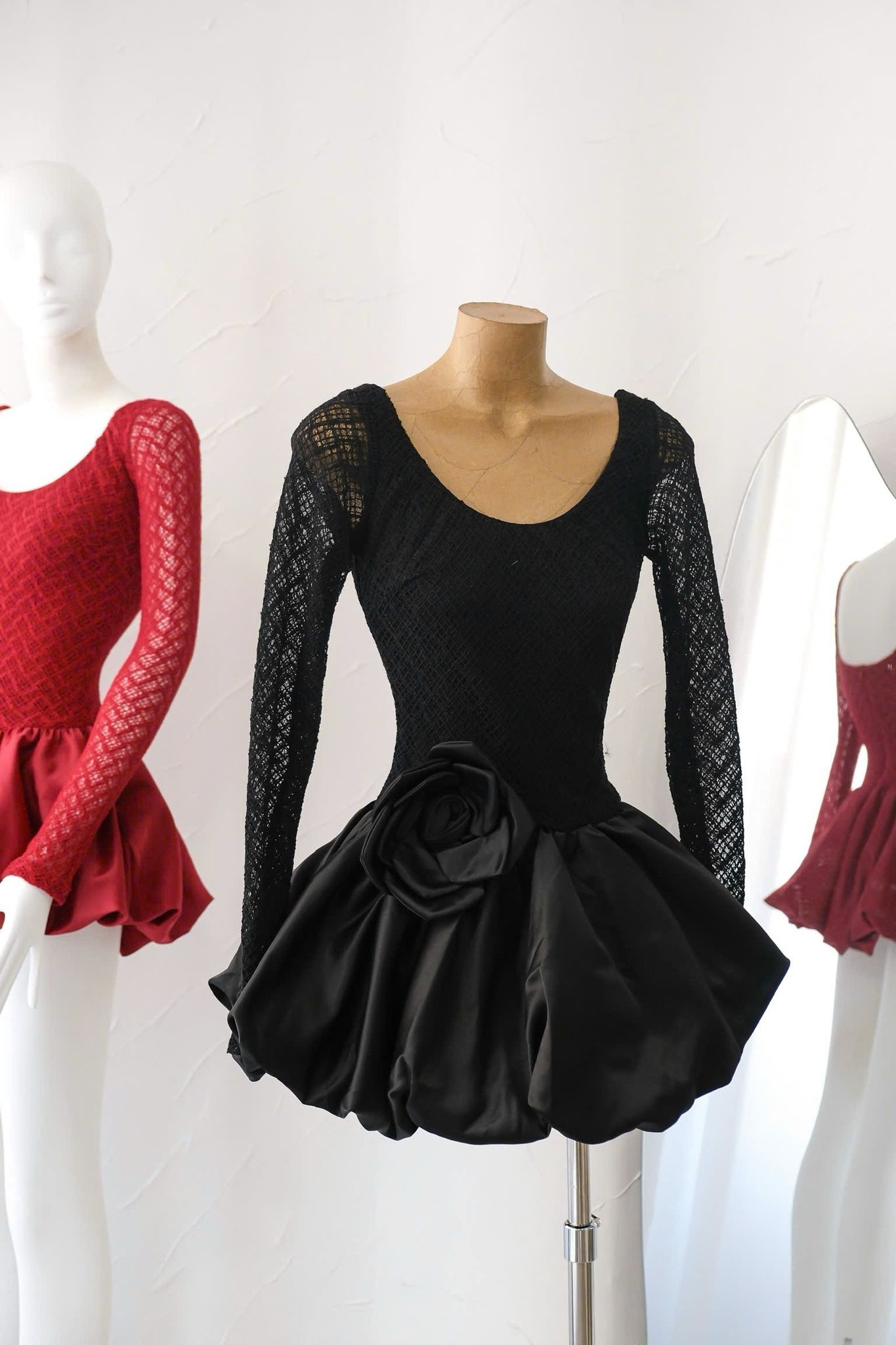 Đầm Ren Cổ U Đính Bông