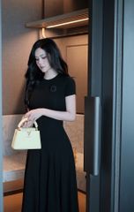 Đầm Thun Trơn Kèm Hoa