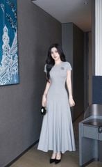 Đầm Thun Trơn Kèm Hoa