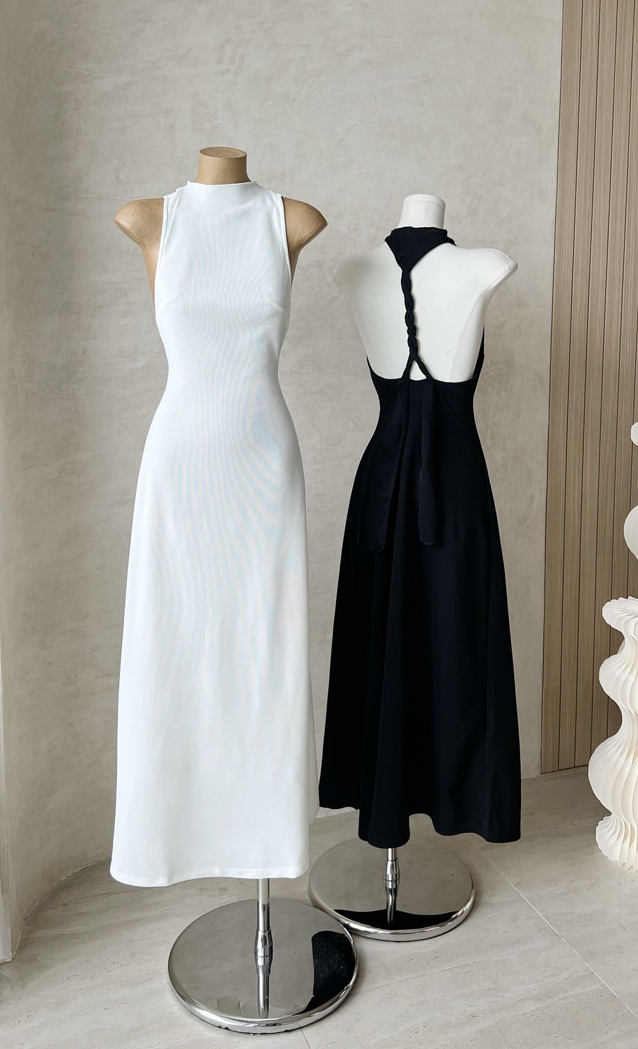 Đầm Thun Xoắn Hở Lưng