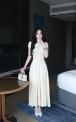 Đầm Thun Trơn Kèm Hoa