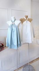 Đầm Lụa Tầng Khoét Kèm Bướm