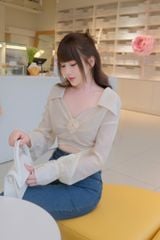Áo TD Sơ Mi Xoắn Ngực Đính Bông