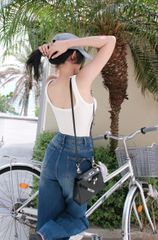 Áo Thun Cổ U Thêu Chữ