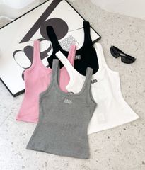 Áo Thun Cổ U Thêu Chữ