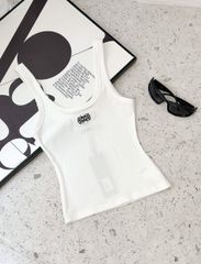 Áo Thun Cổ U Thêu Chữ