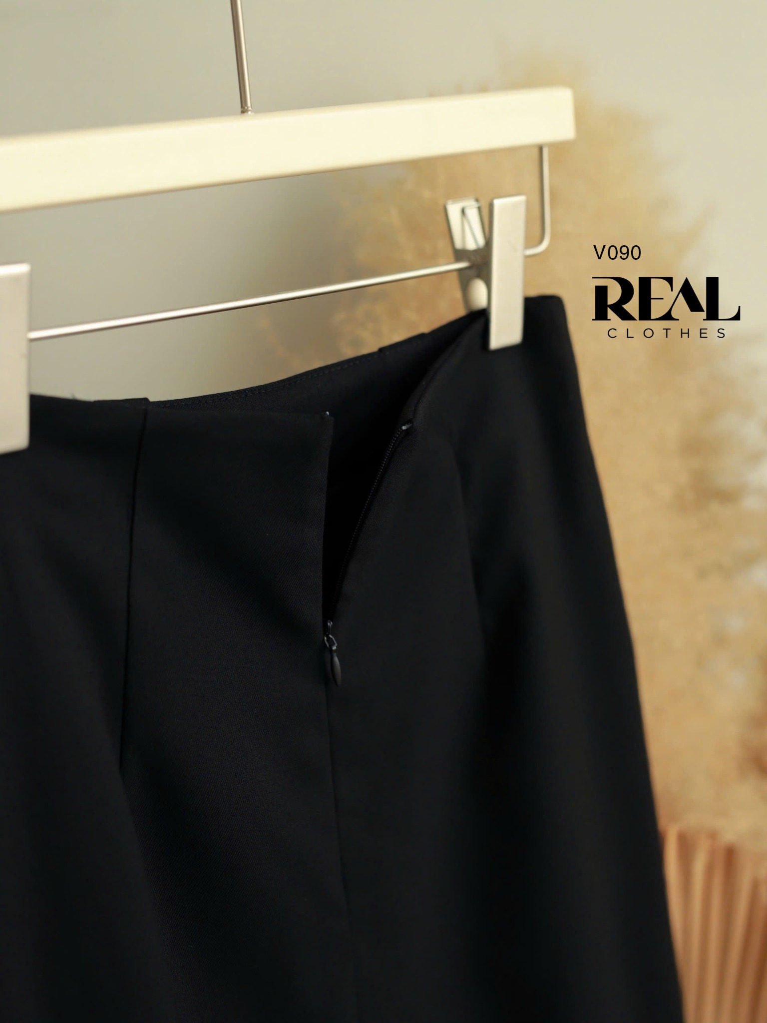 Váy 2 xếp nút đen SALE