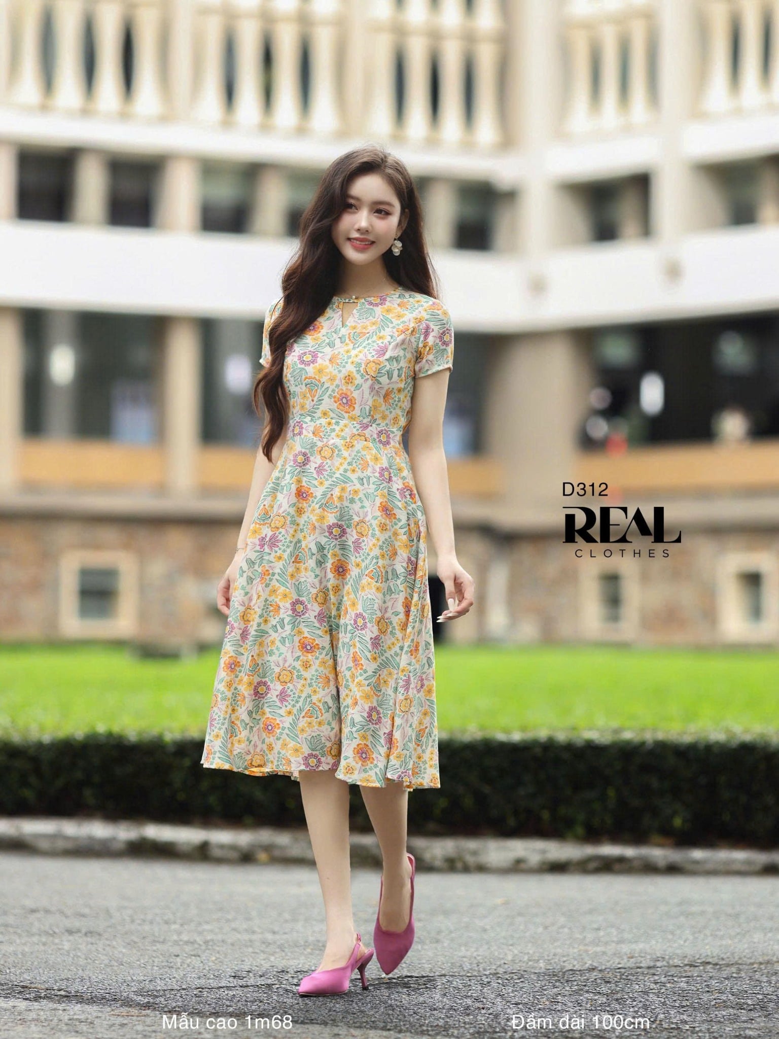 Đầm cổ tròn cách điệu hoa vàng SALE