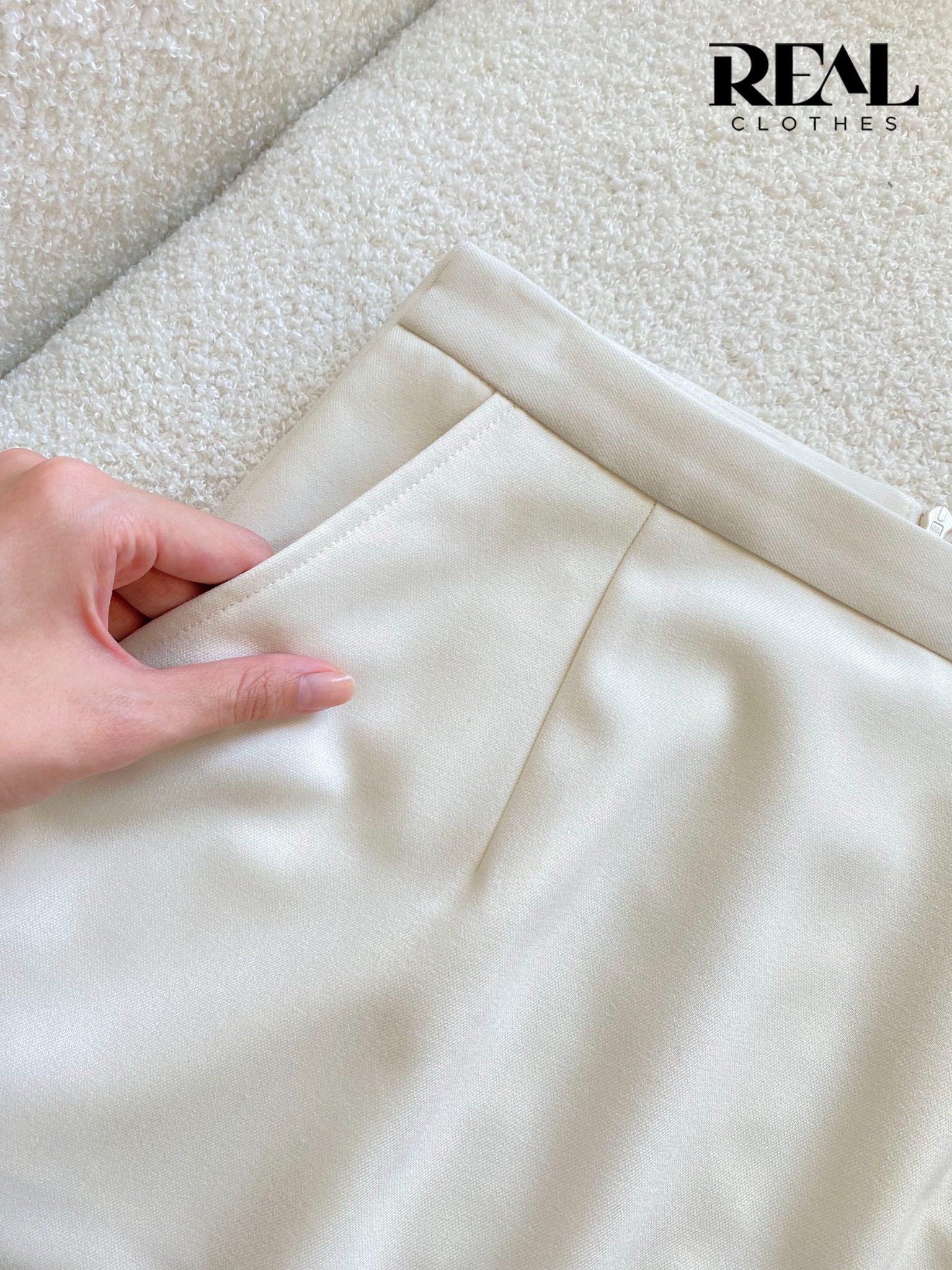 Váy Japan trắng kem SALE