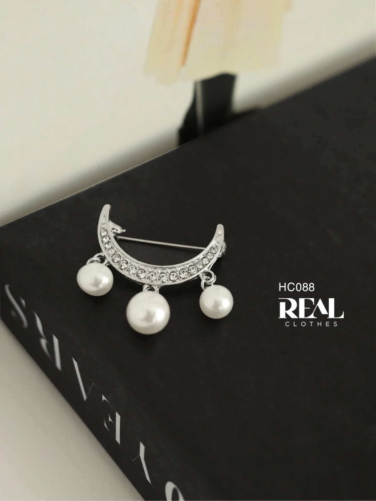 Cài áo khuyết ngọc