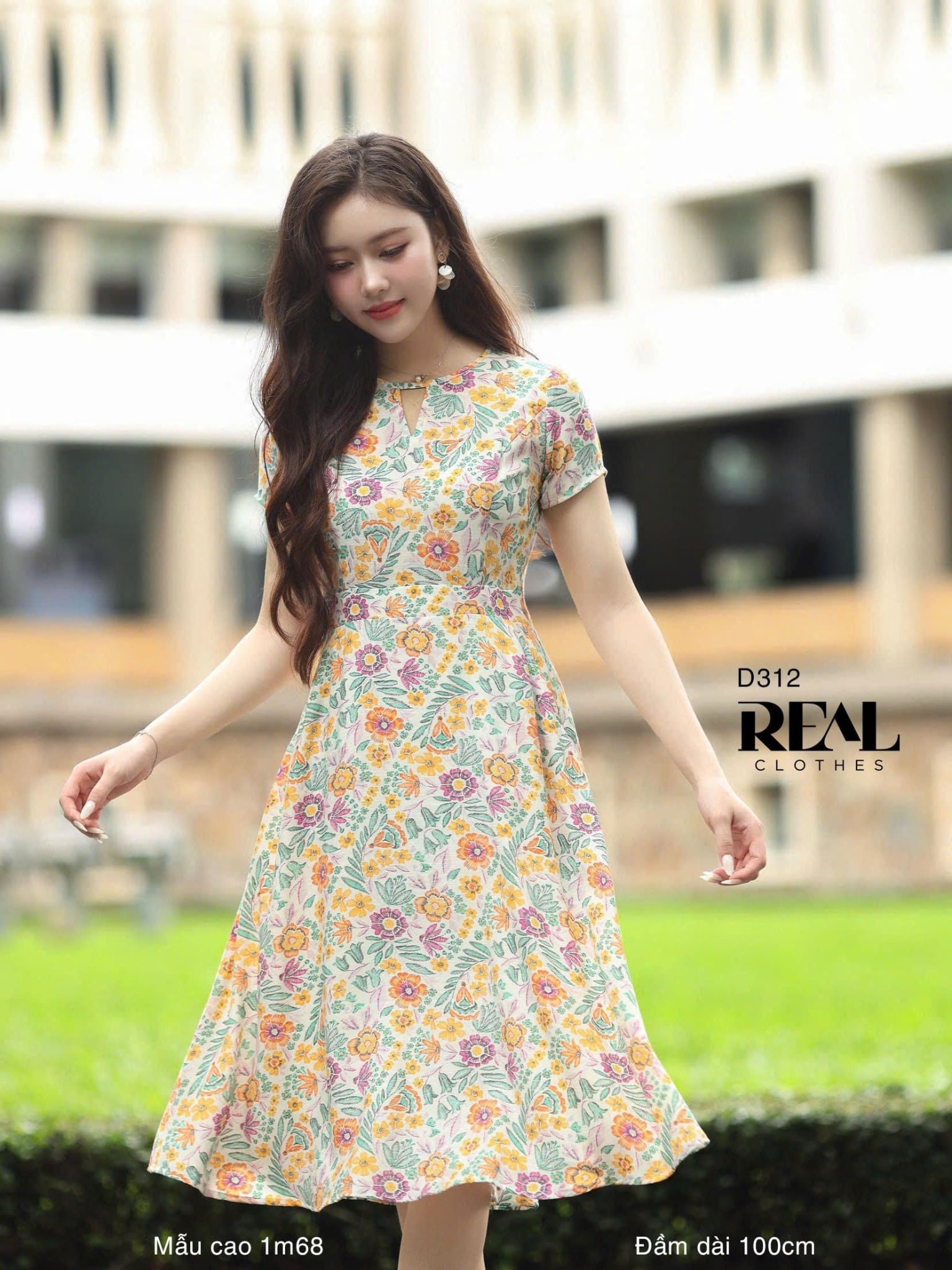 Đầm cổ tròn cách điệu hoa vàng SALE