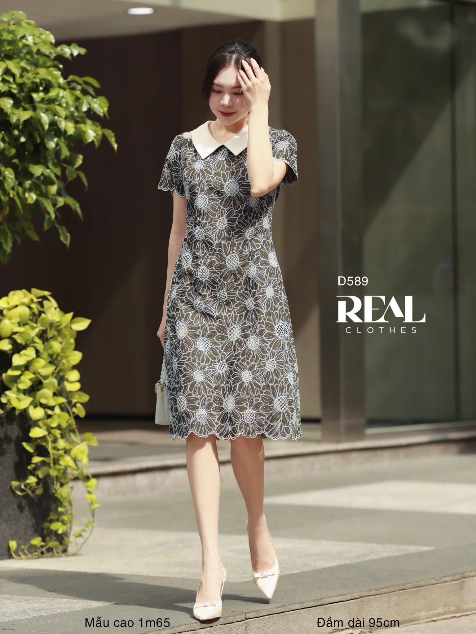 Đầm suông ren tay đủ cổ lá sen hoa rêu