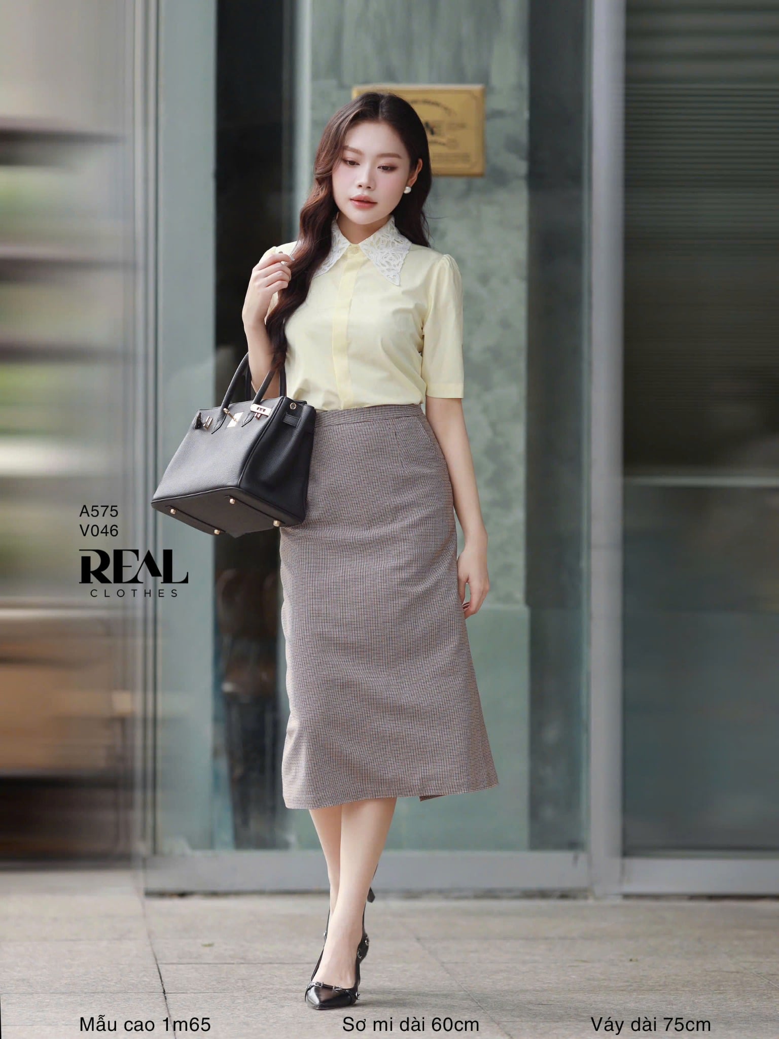 Sơ mi bamboo cổ ren vàng