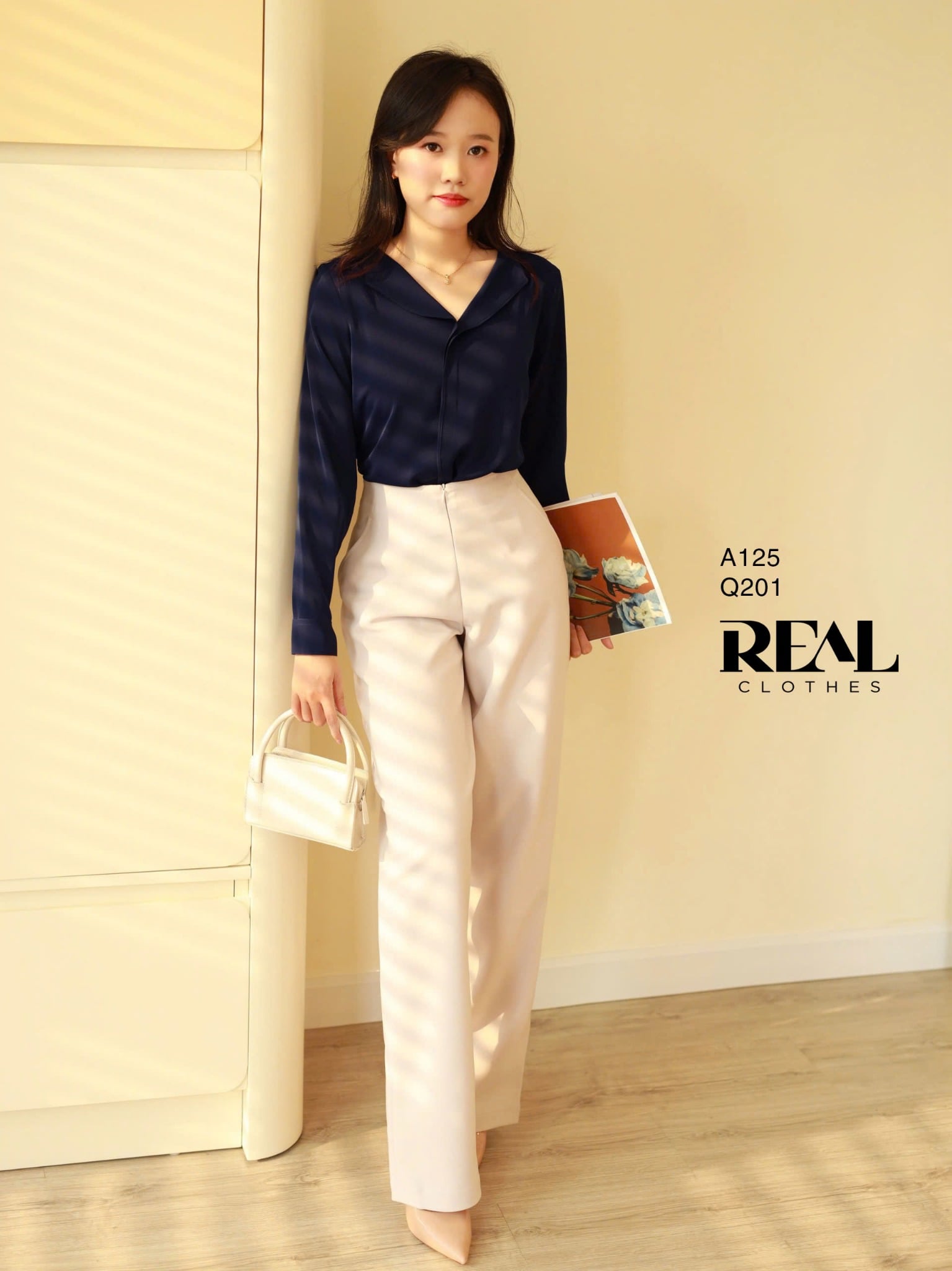 Áo cổ lật xanh đen