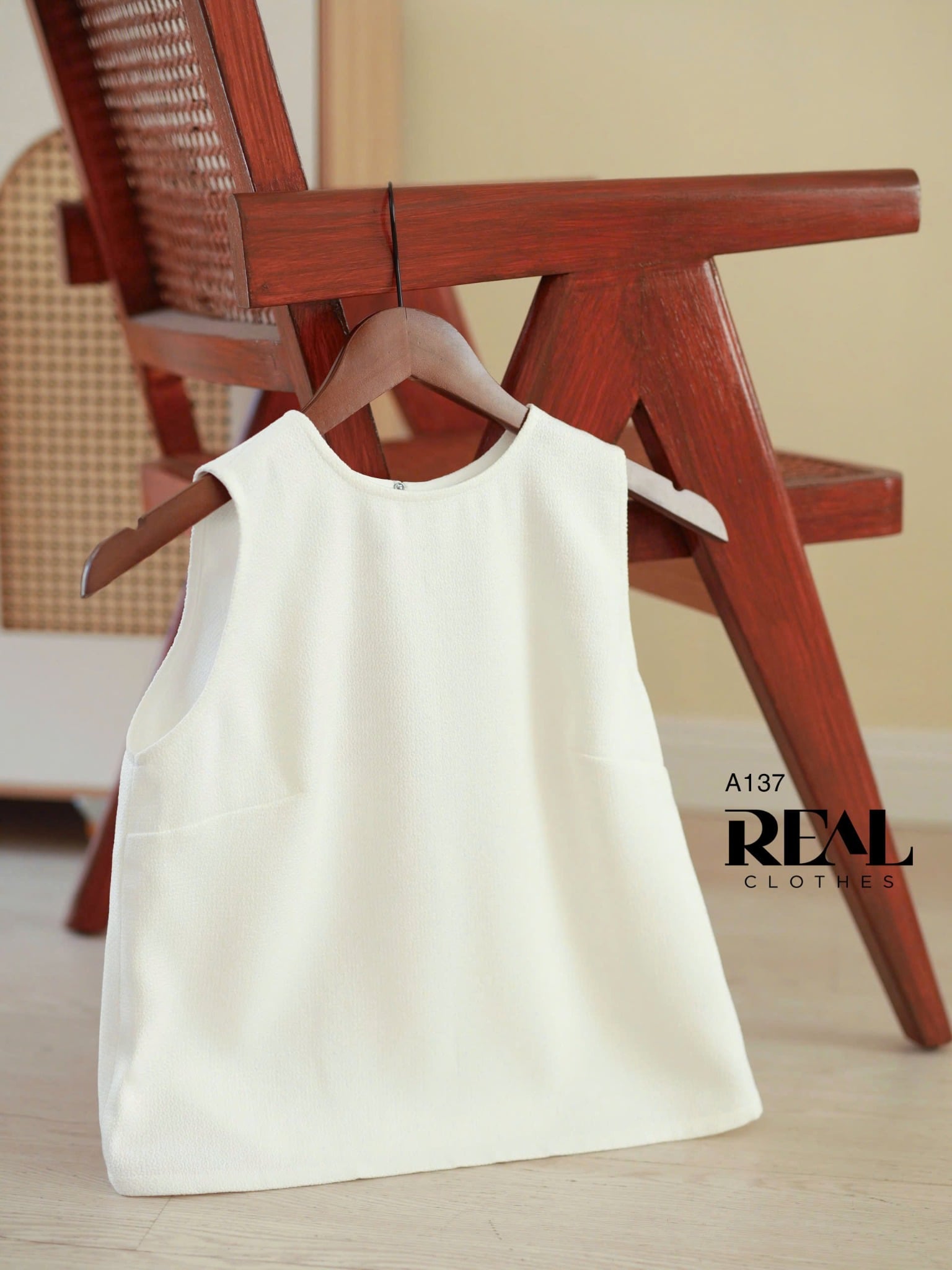 Áo cổ tròn mè trắng