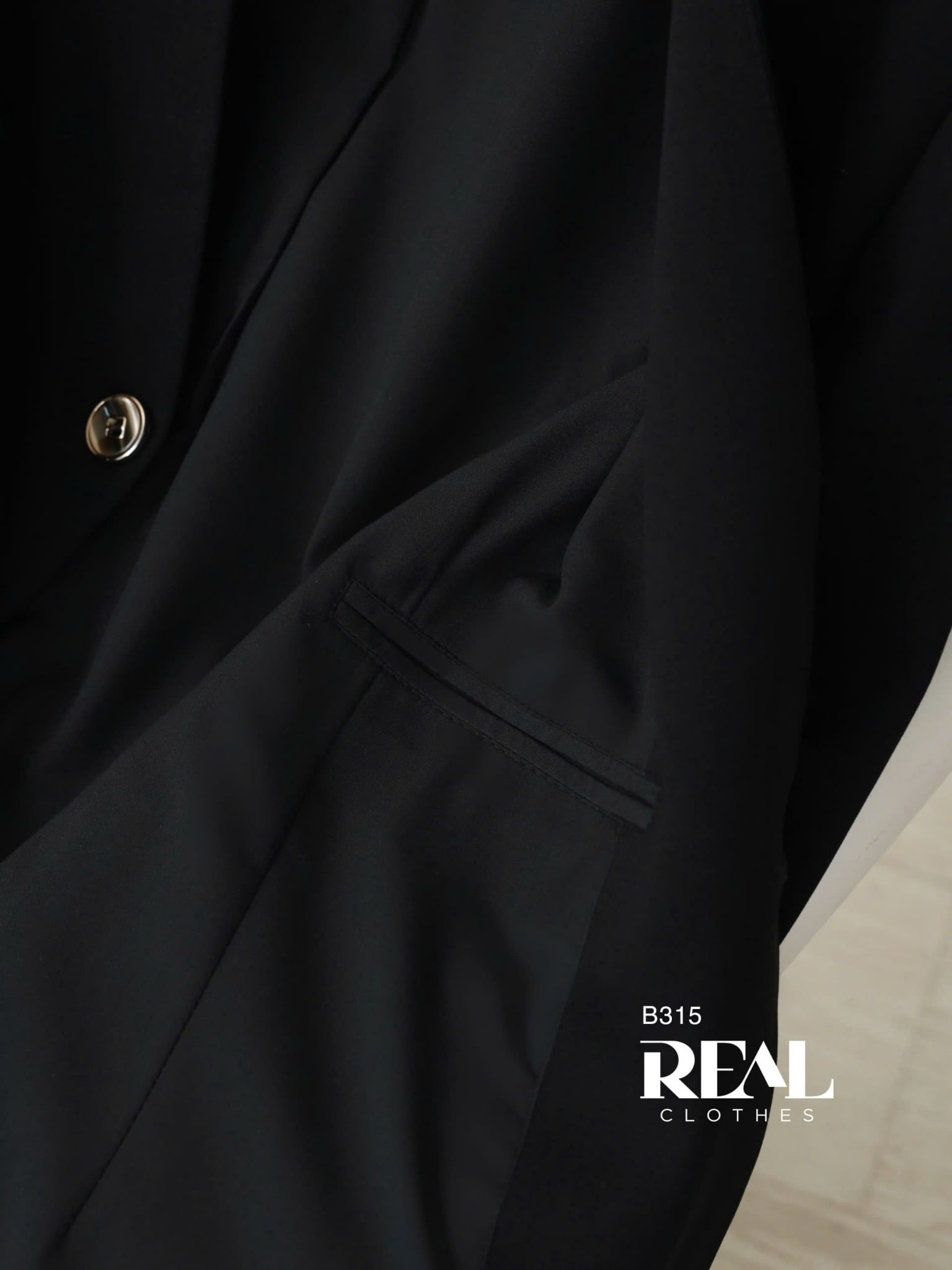 Blazer cổ tim đen SALE