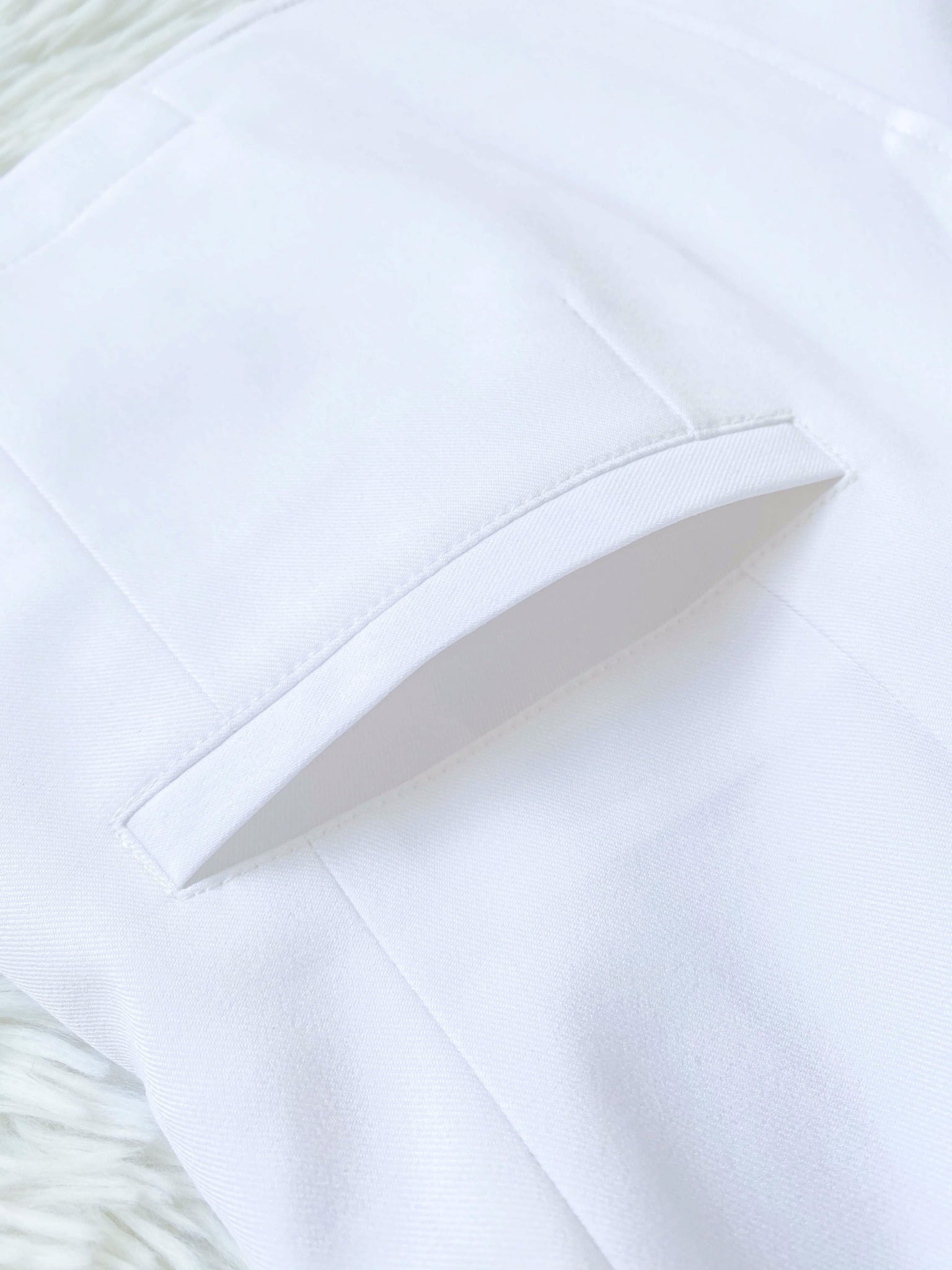 Blazer ngắn trắng