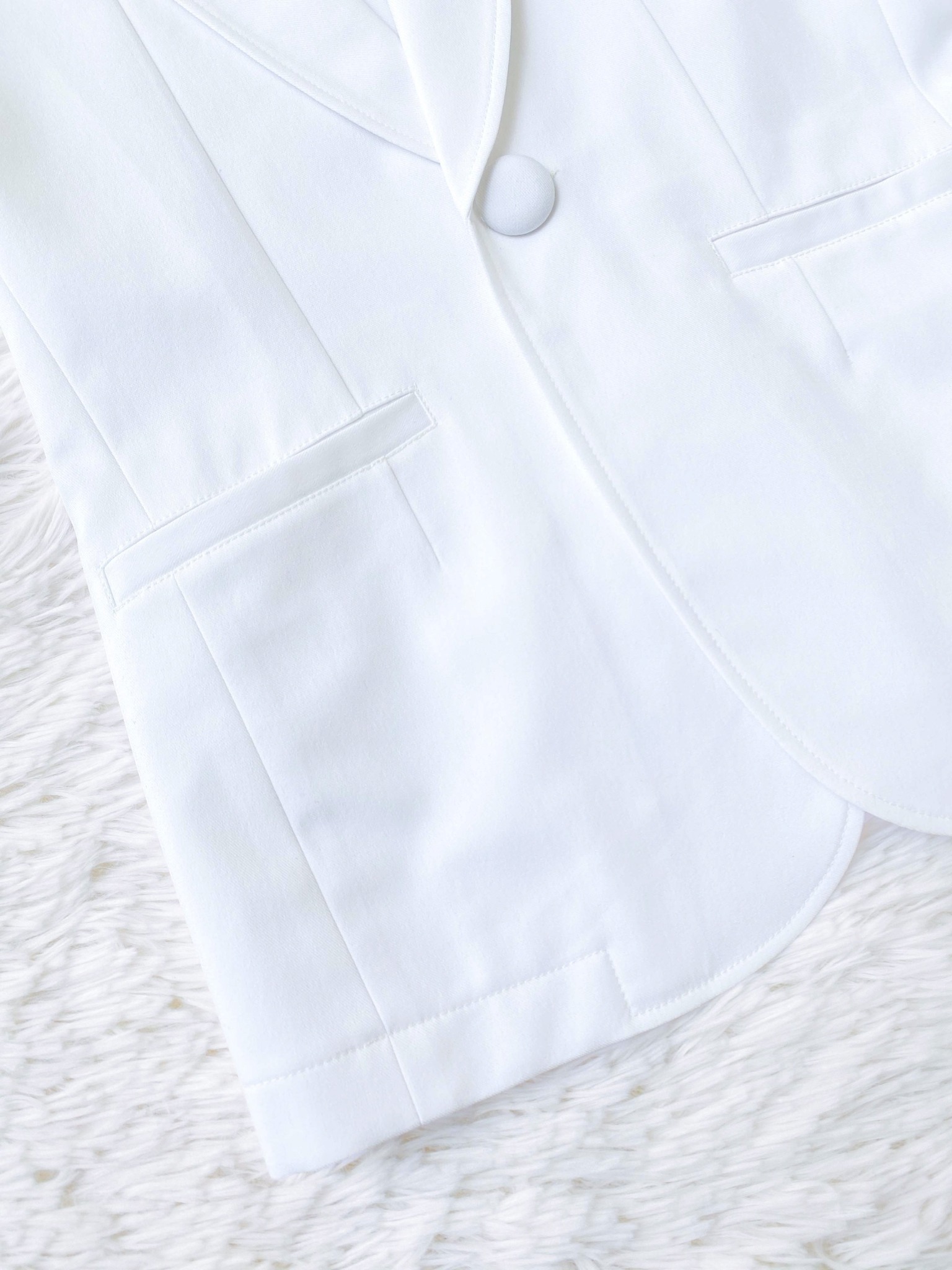 Blazer ngắn trắng