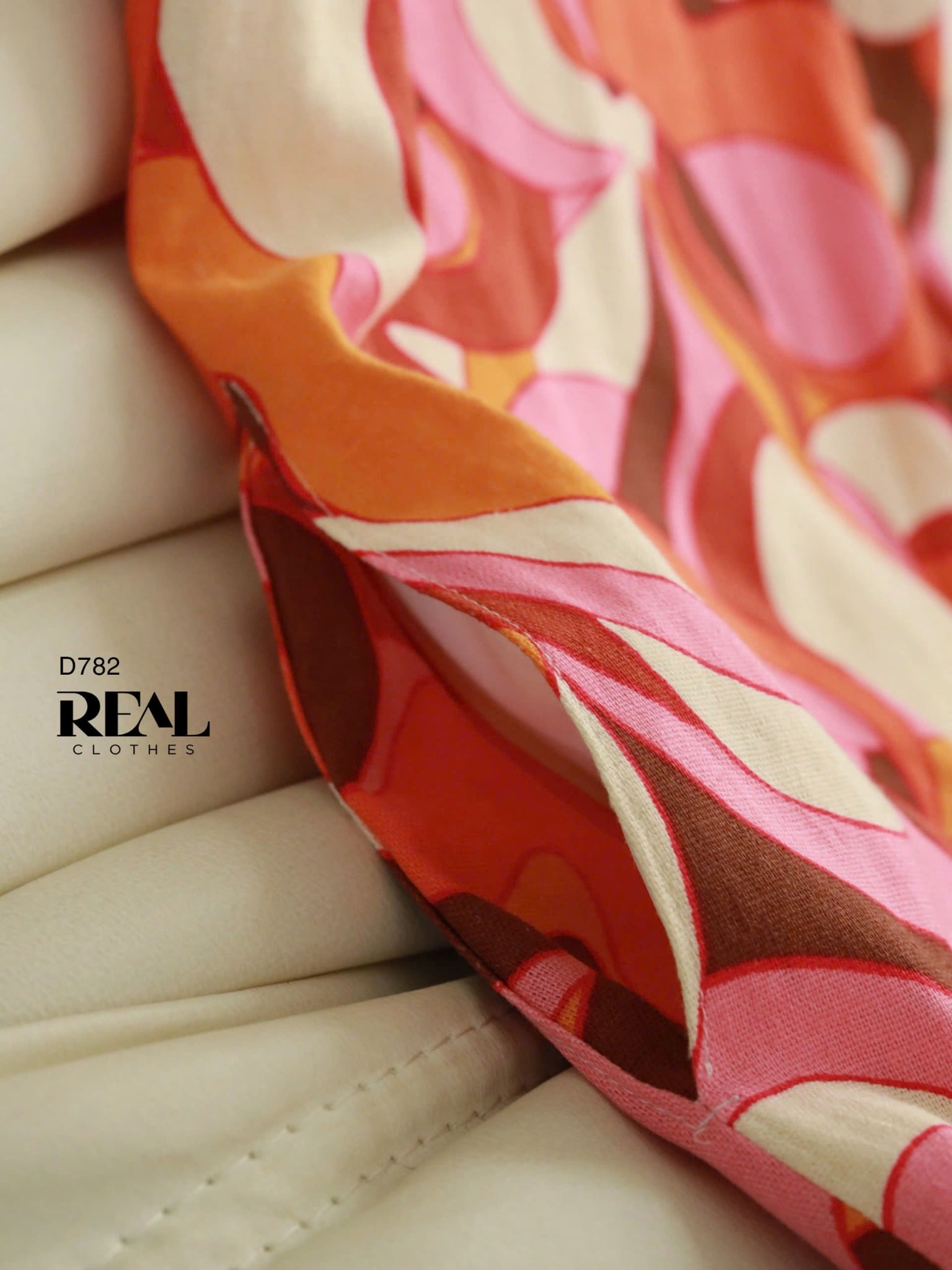 Đầm suông họa tiết hồng cổ lá sen