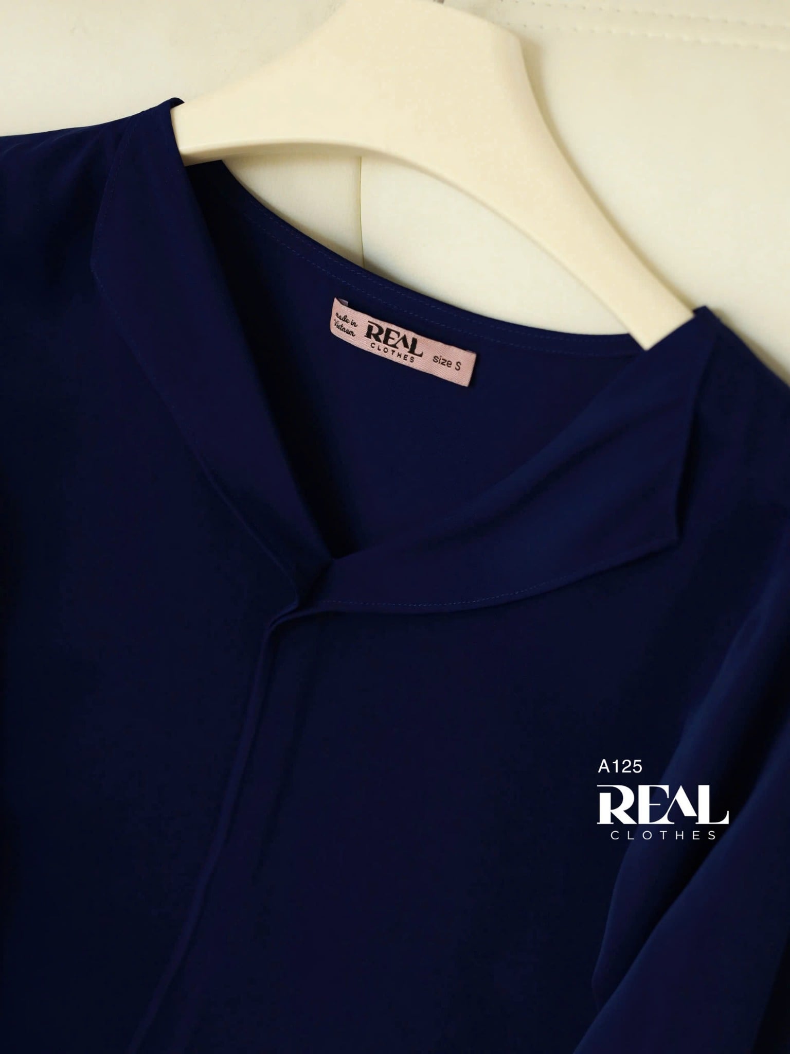 Áo cổ lật xanh đen