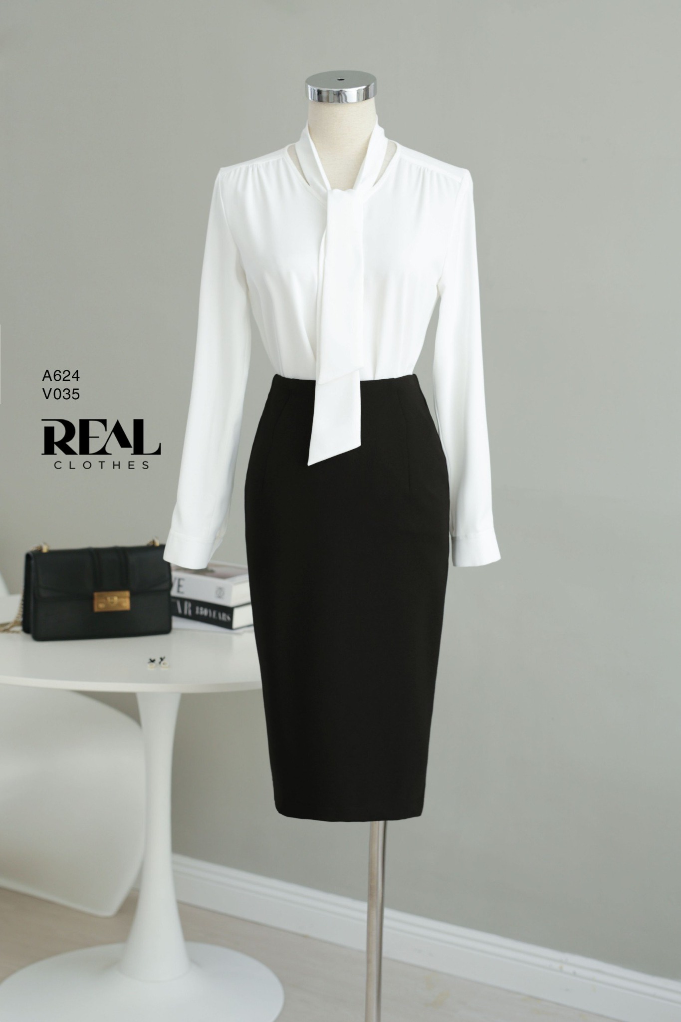 Áo cà vạt trắng