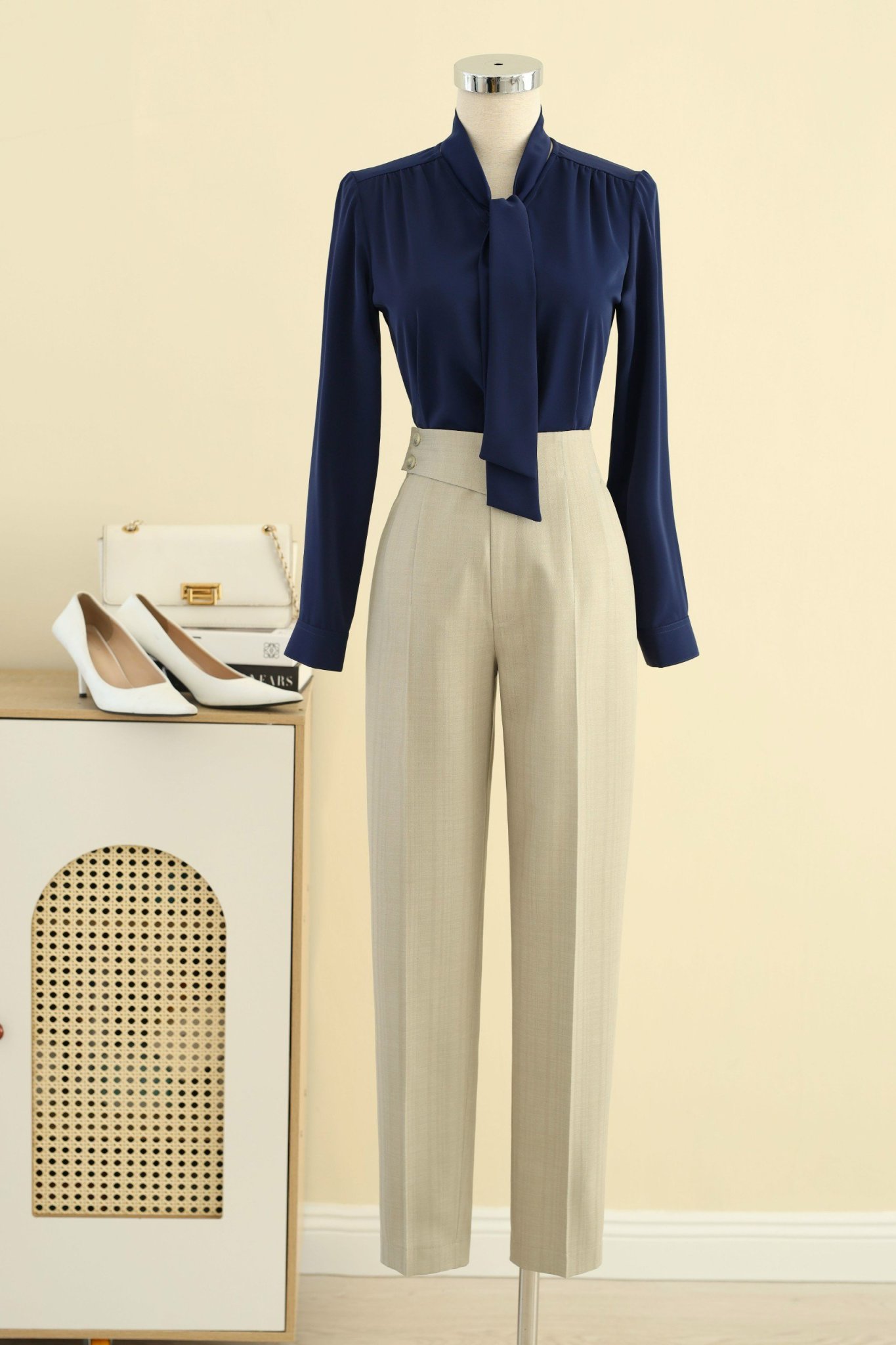 Áo cà vạt xanh đen