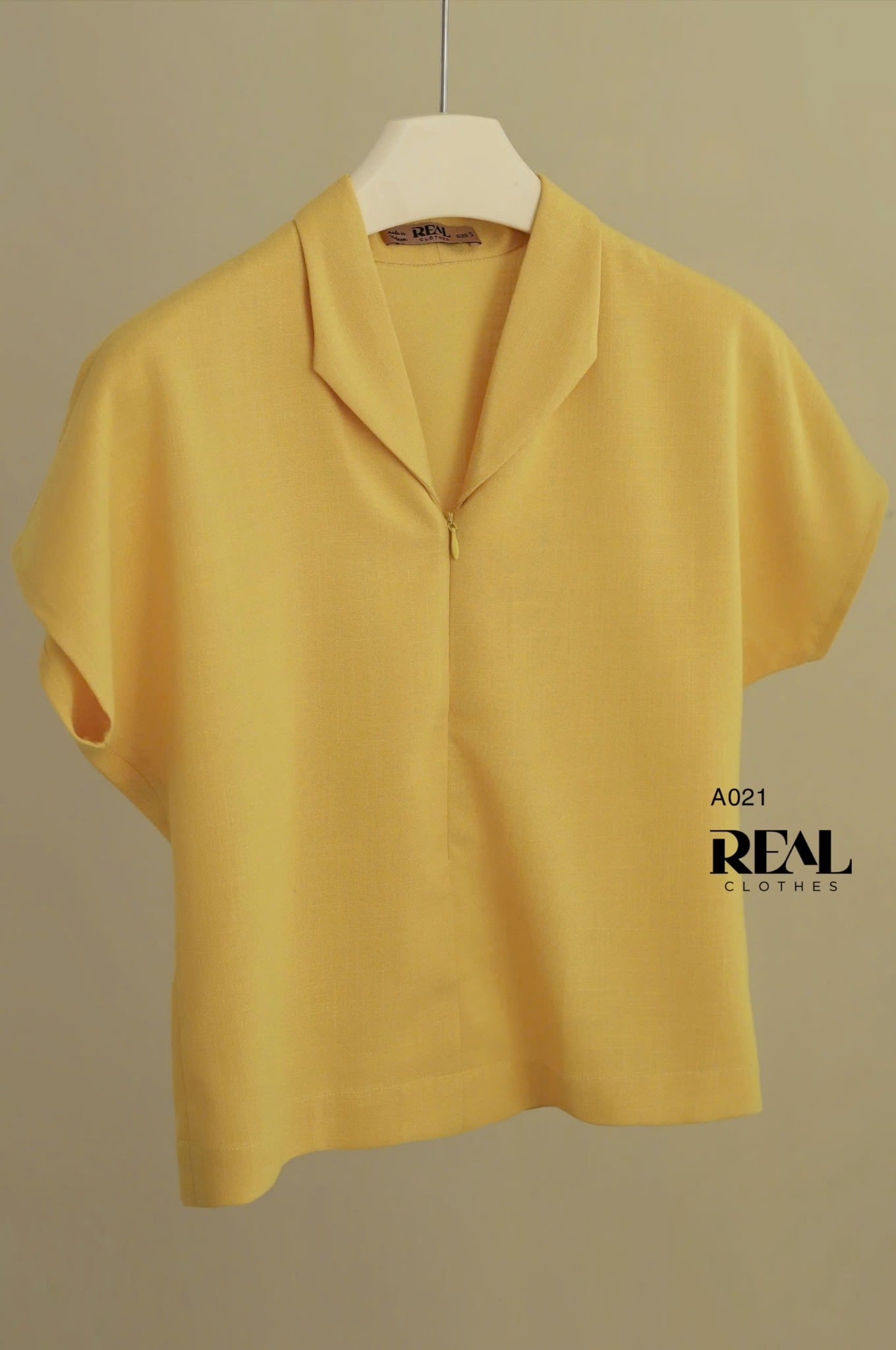 Áo cánh dơi linen vàng