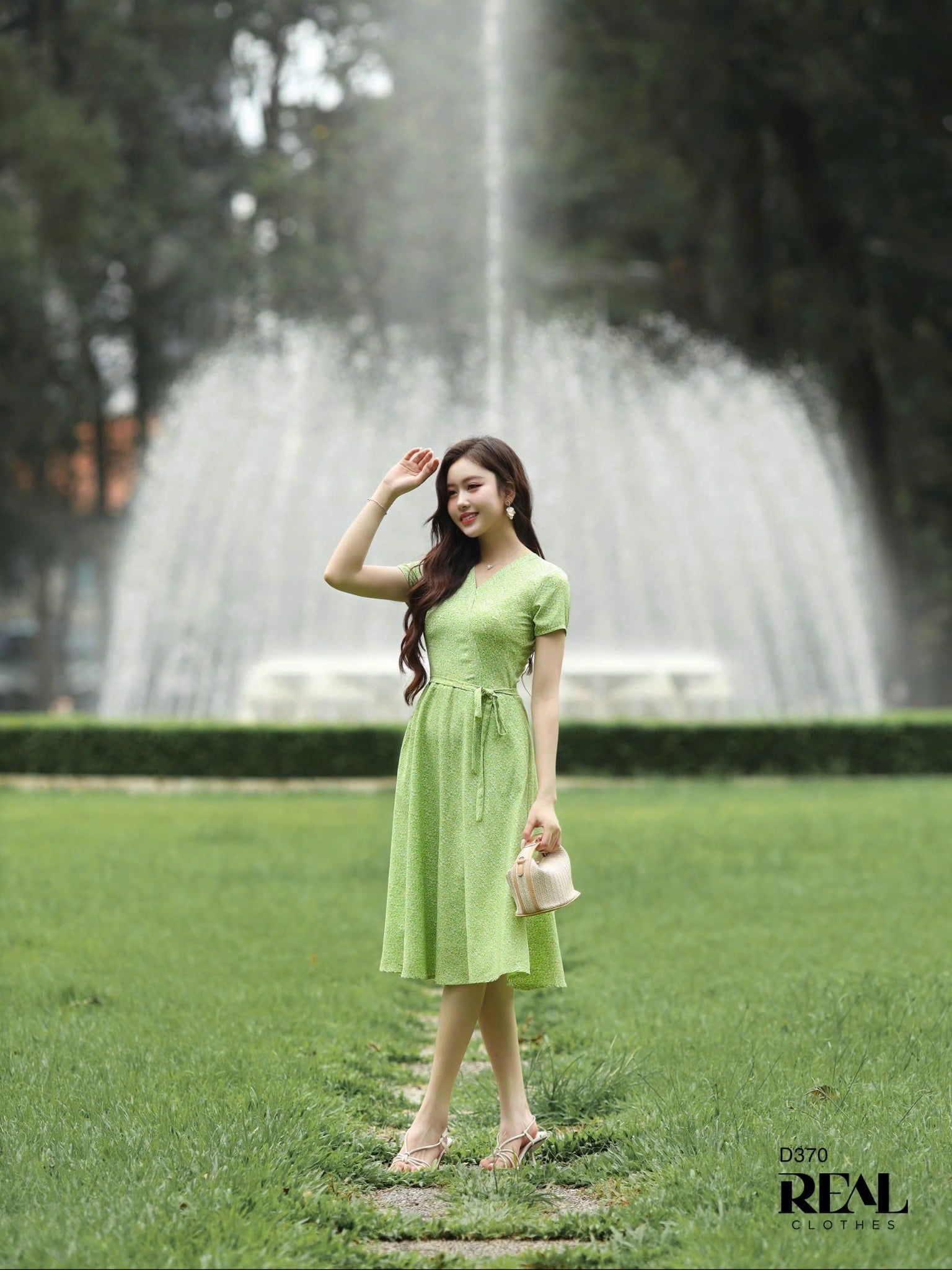 Đầm cổ tim hoa xanh lá SALE