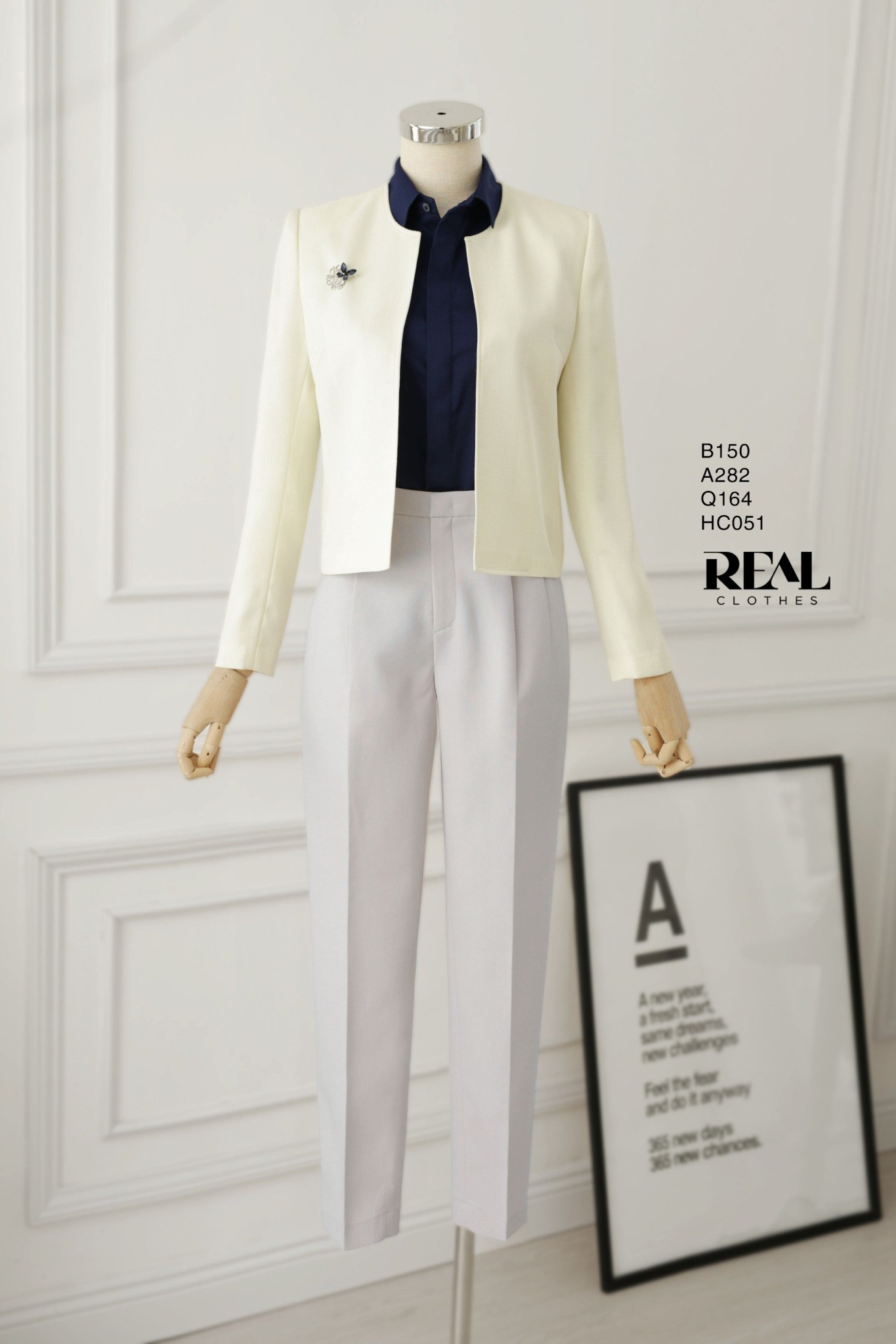 Blazer cổ tròn kem sáng SALE - size M