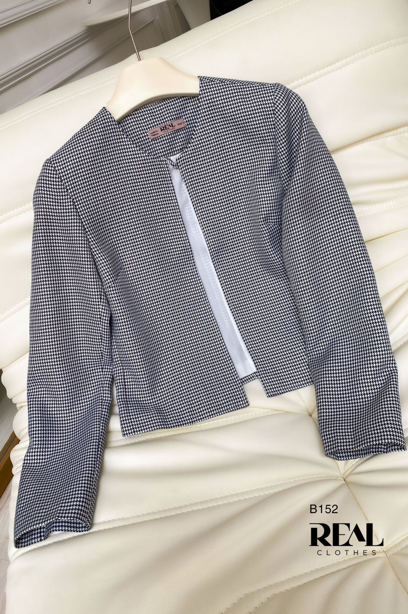 Blazer cổ tròn zigzag đen