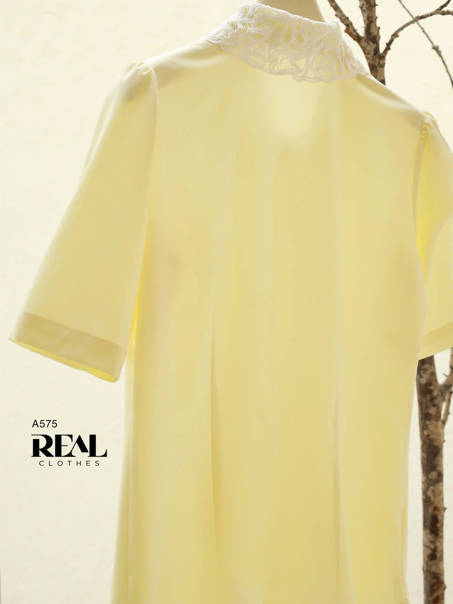 Sơ mi bamboo cổ ren vàng