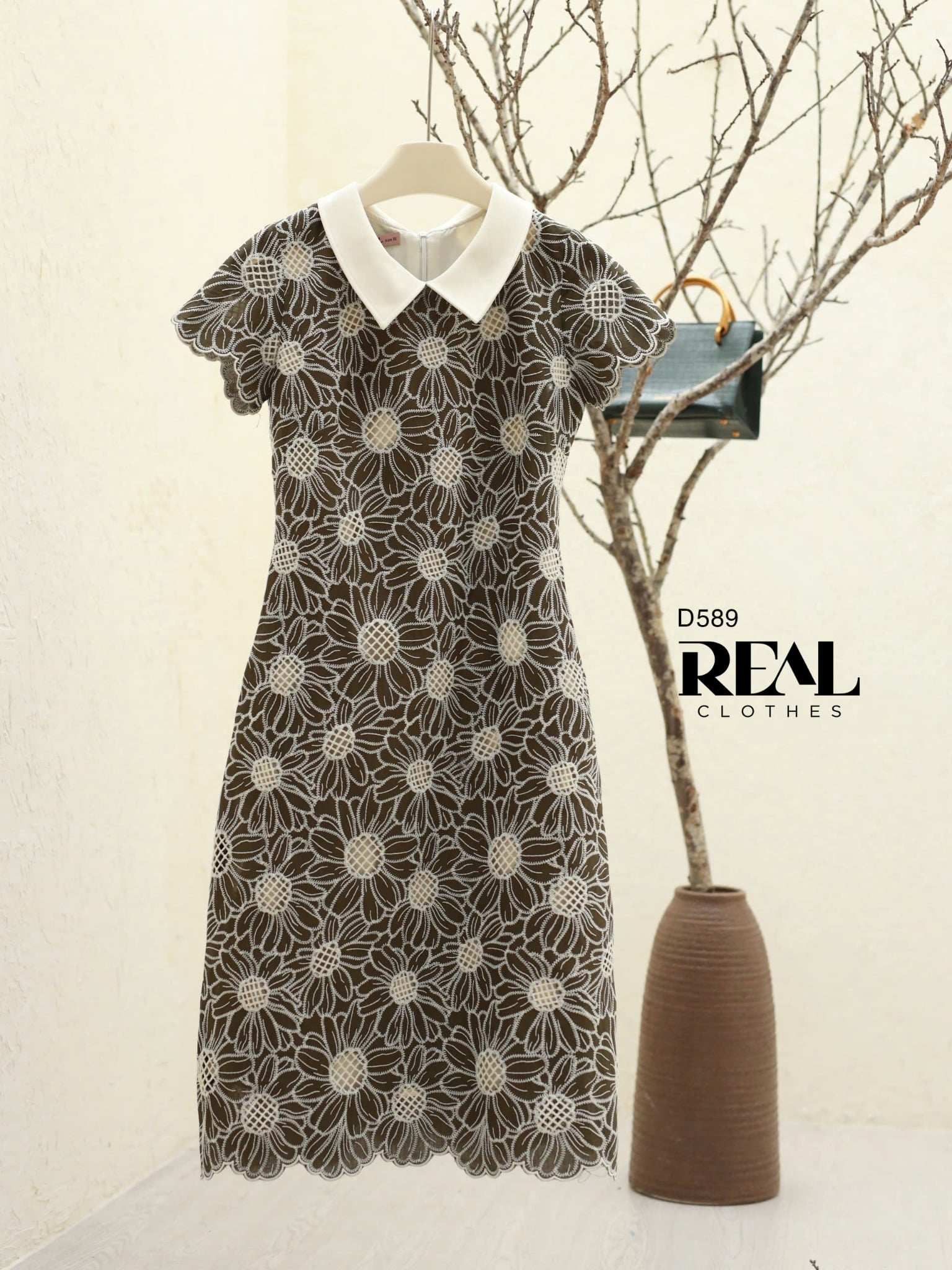 Đầm suông ren tay đủ cổ lá sen hoa rêu