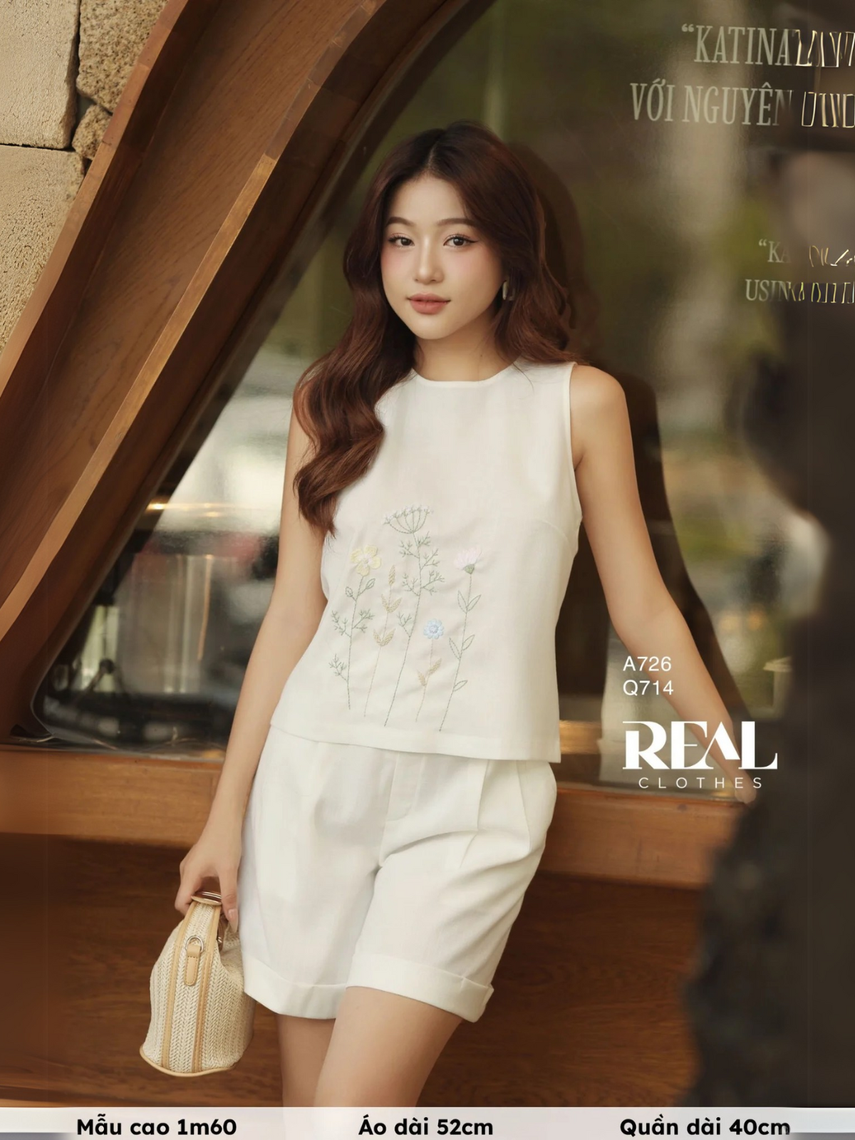 Áo linen trắng thêu tay