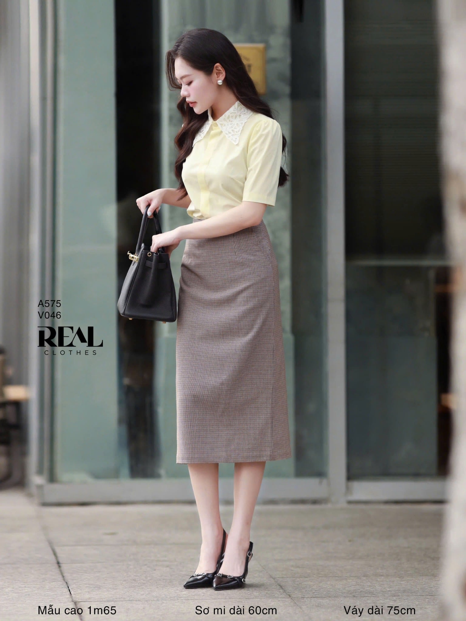 Sơ mi bamboo cổ ren vàng