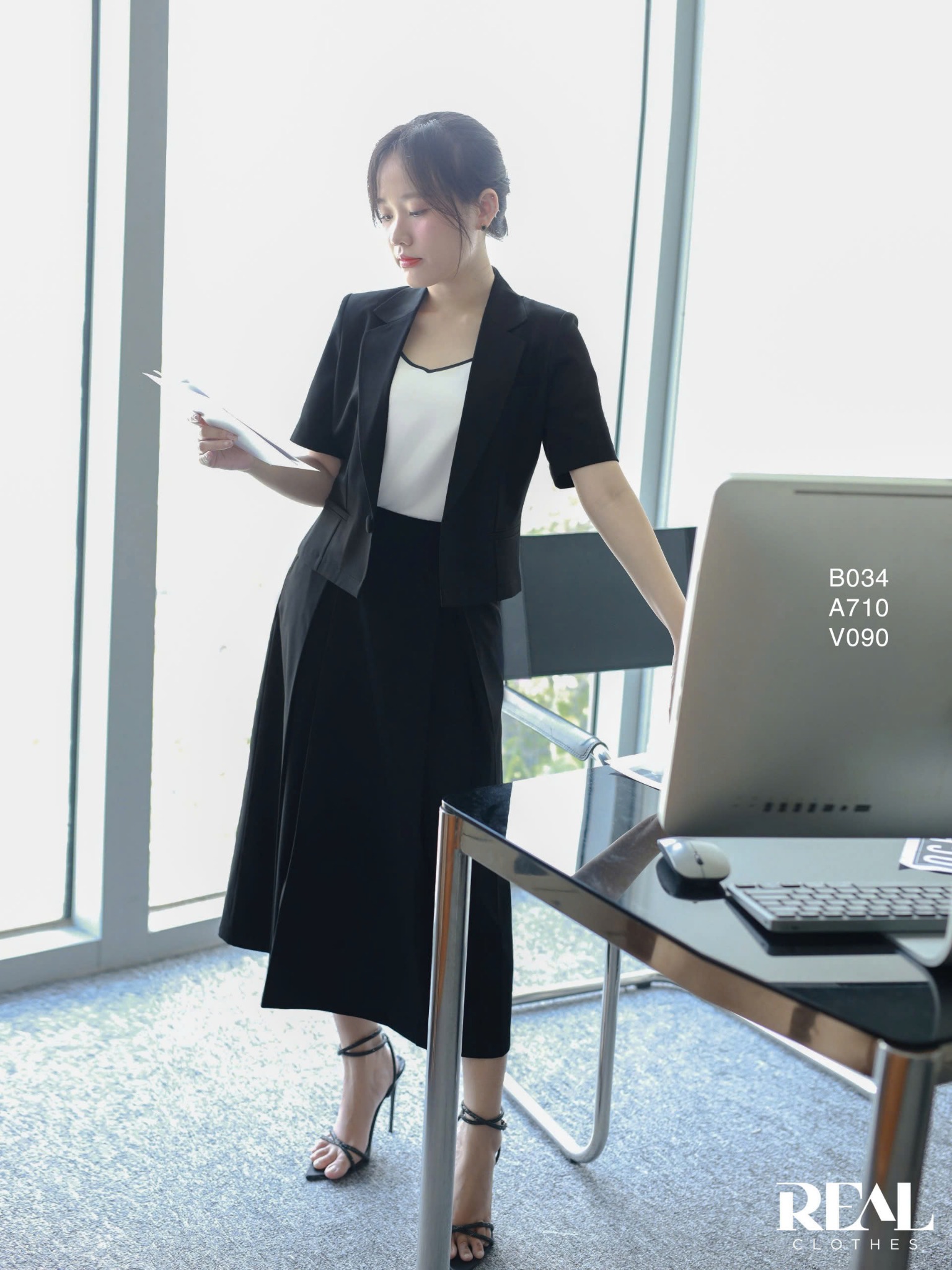 Váy 2 xếp nút đen SALE