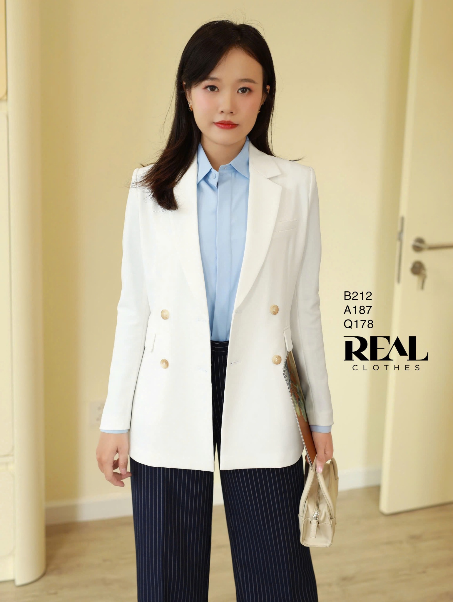Blazer Paris trắng SALE