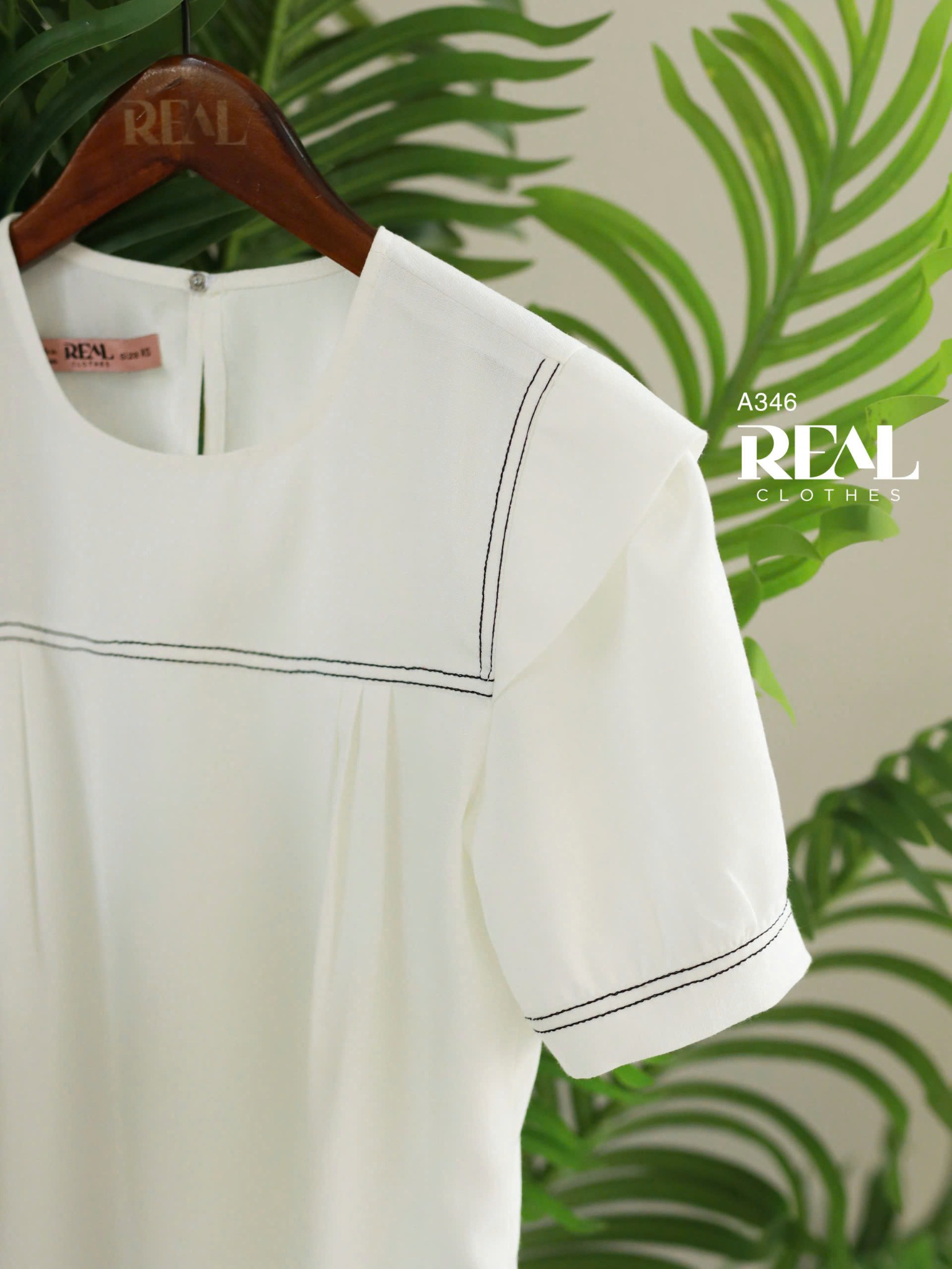 Áo cổ vuông trắng