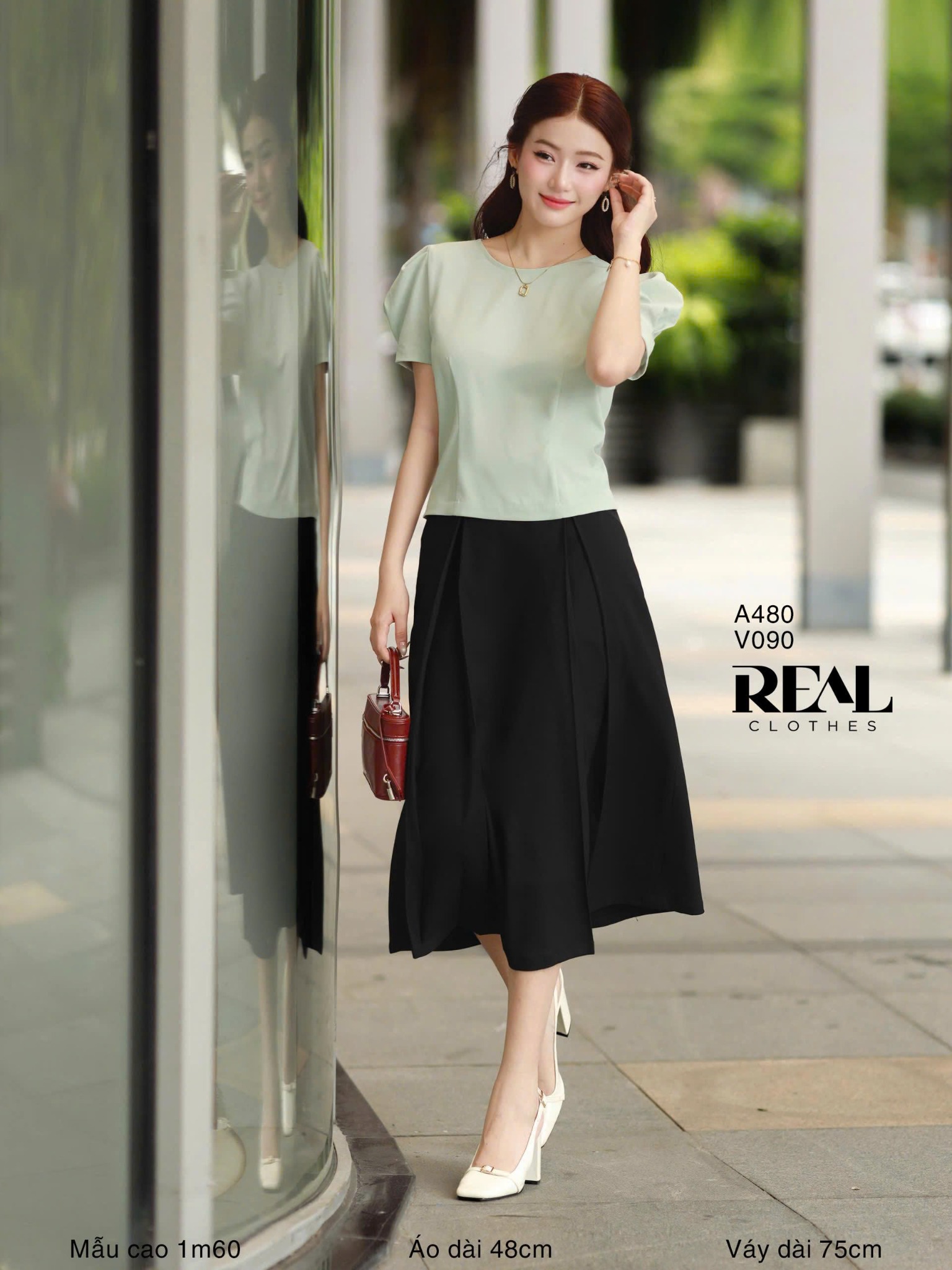 Váy 2 xếp nút đen SALE