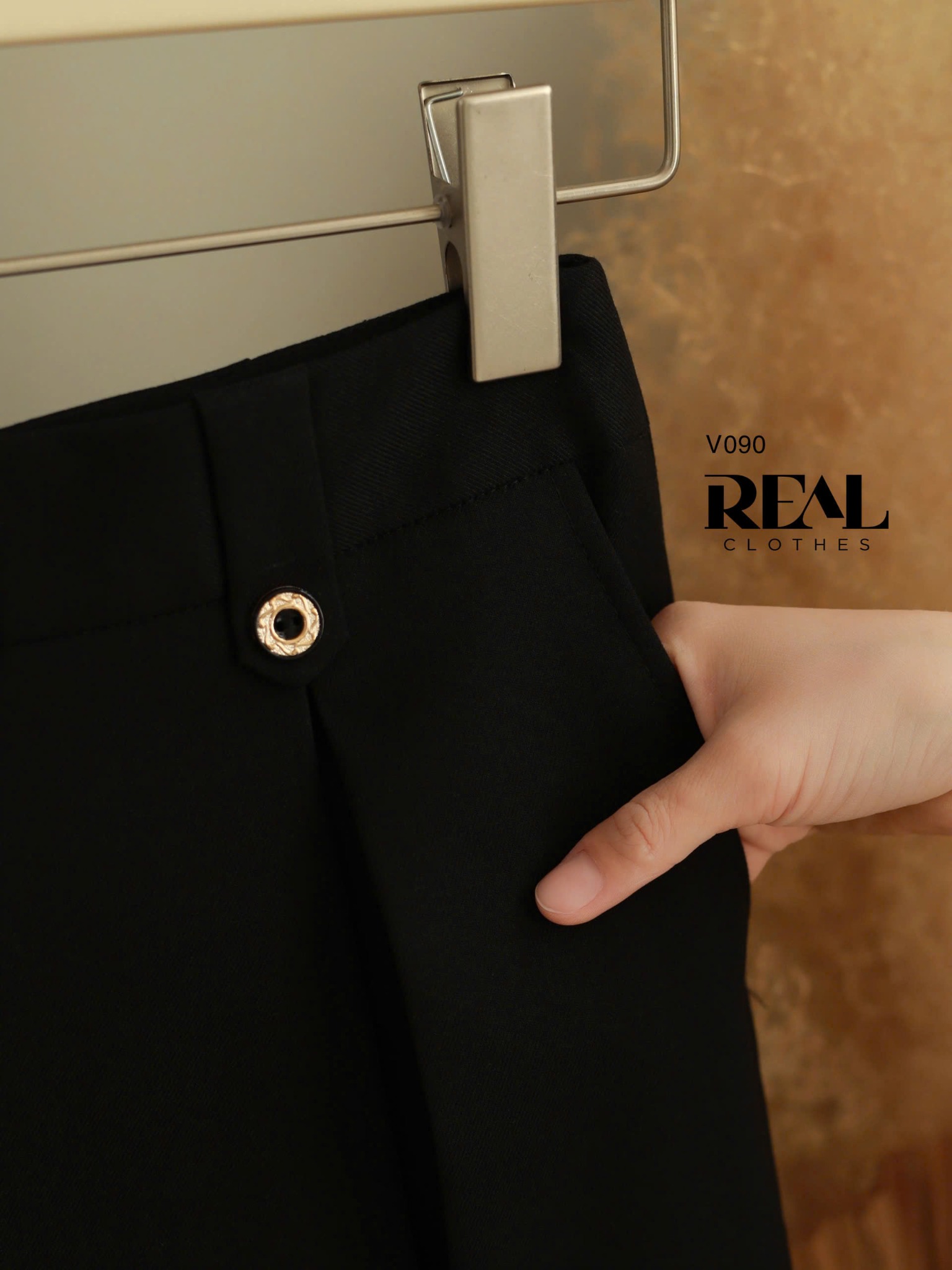 Váy 2 xếp nút đen SALE