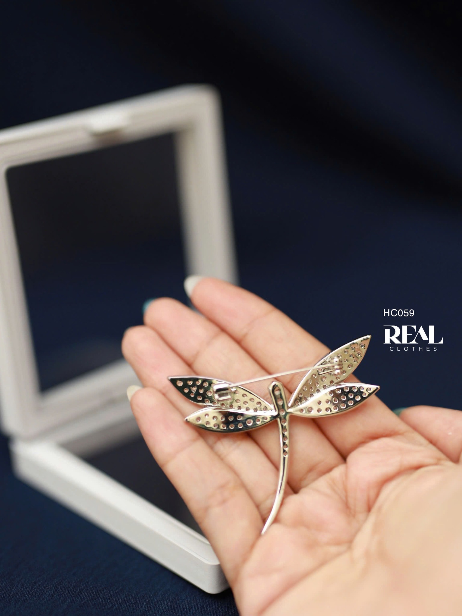 Cài áo Premium chuồn chuồn bạc