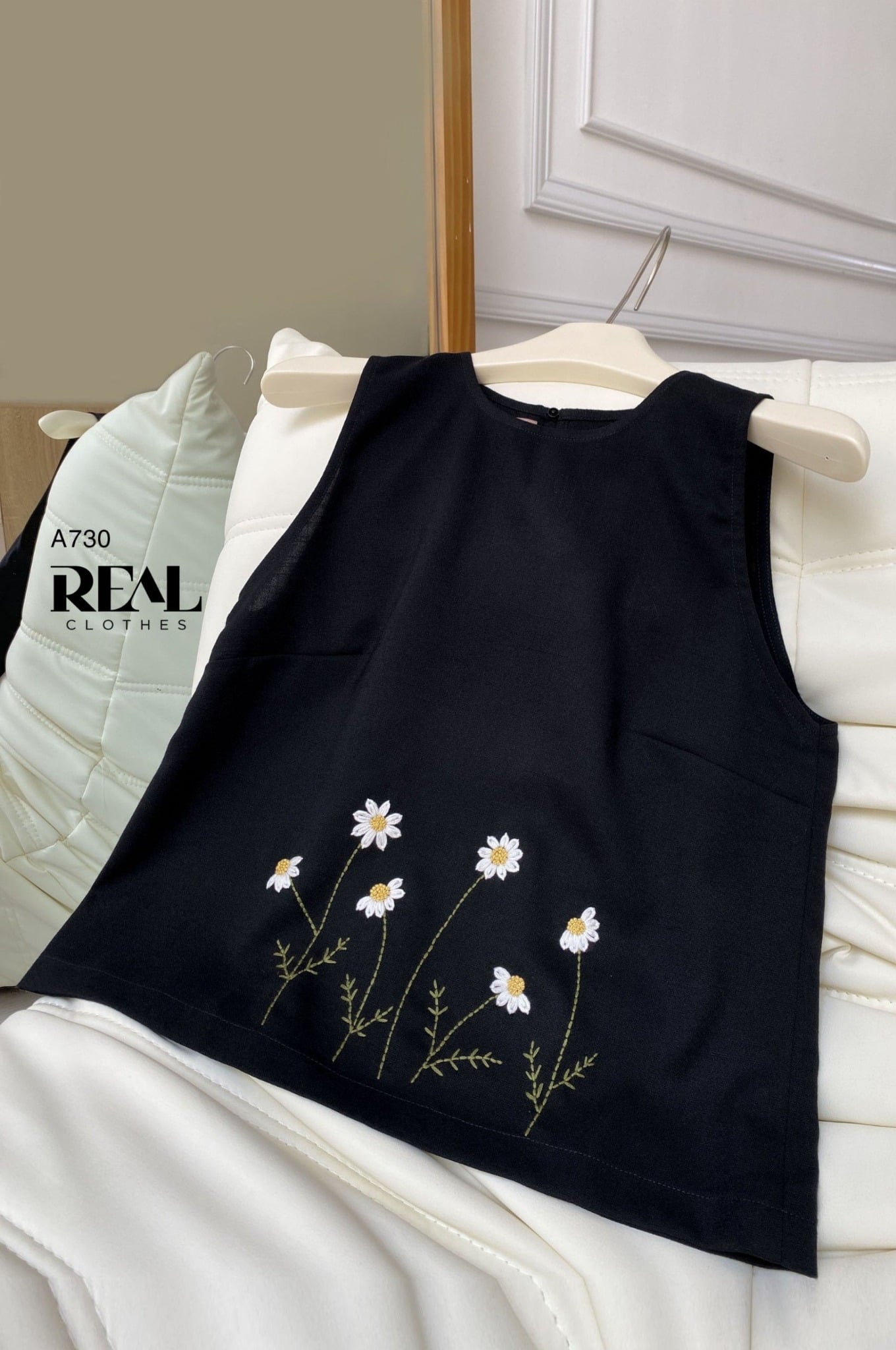 Áo linen đen thêu tay