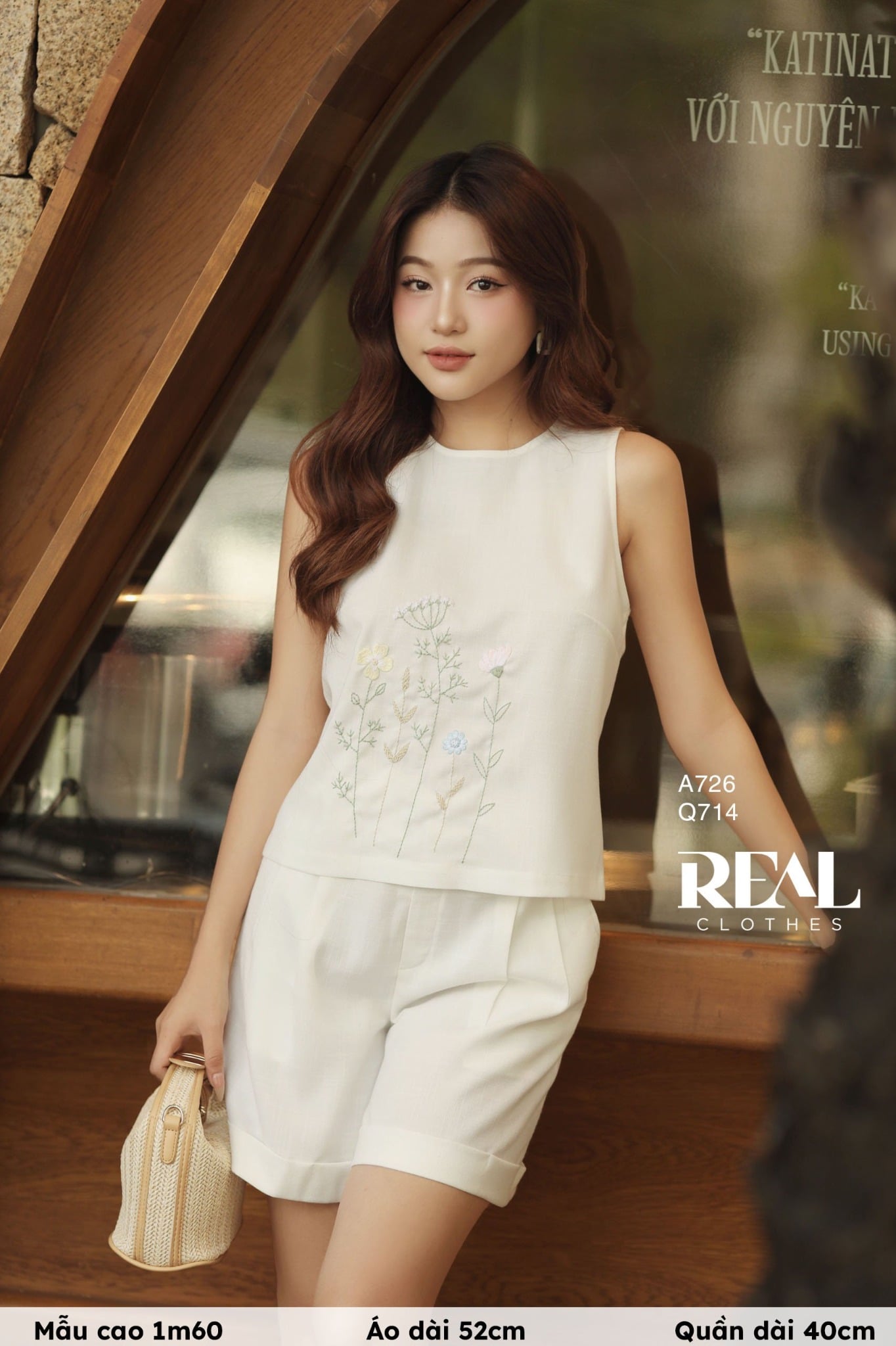 Áo linen trắng thêu tay