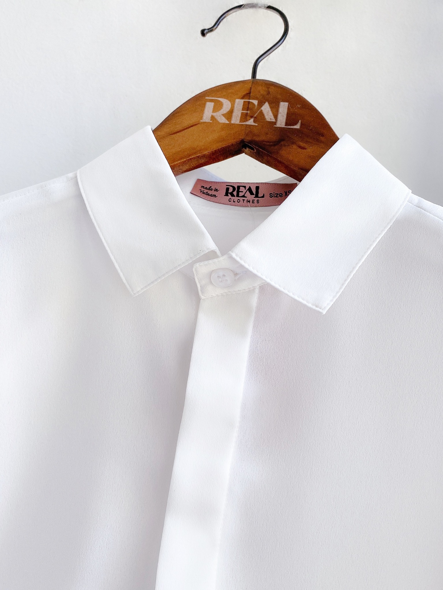 Sơ mi cổ mềm trắng