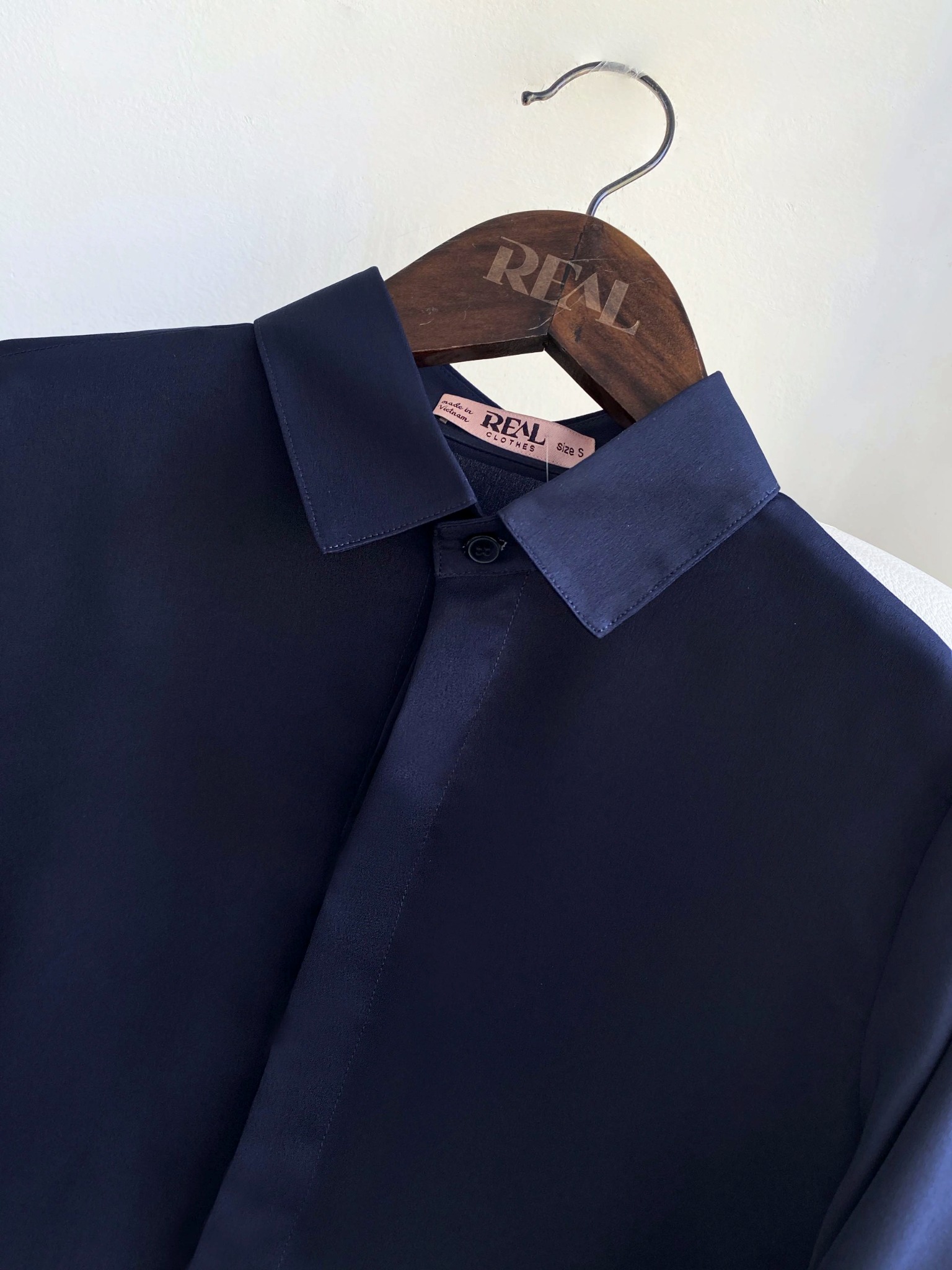 Sơ mi cổ mềm xanh đen